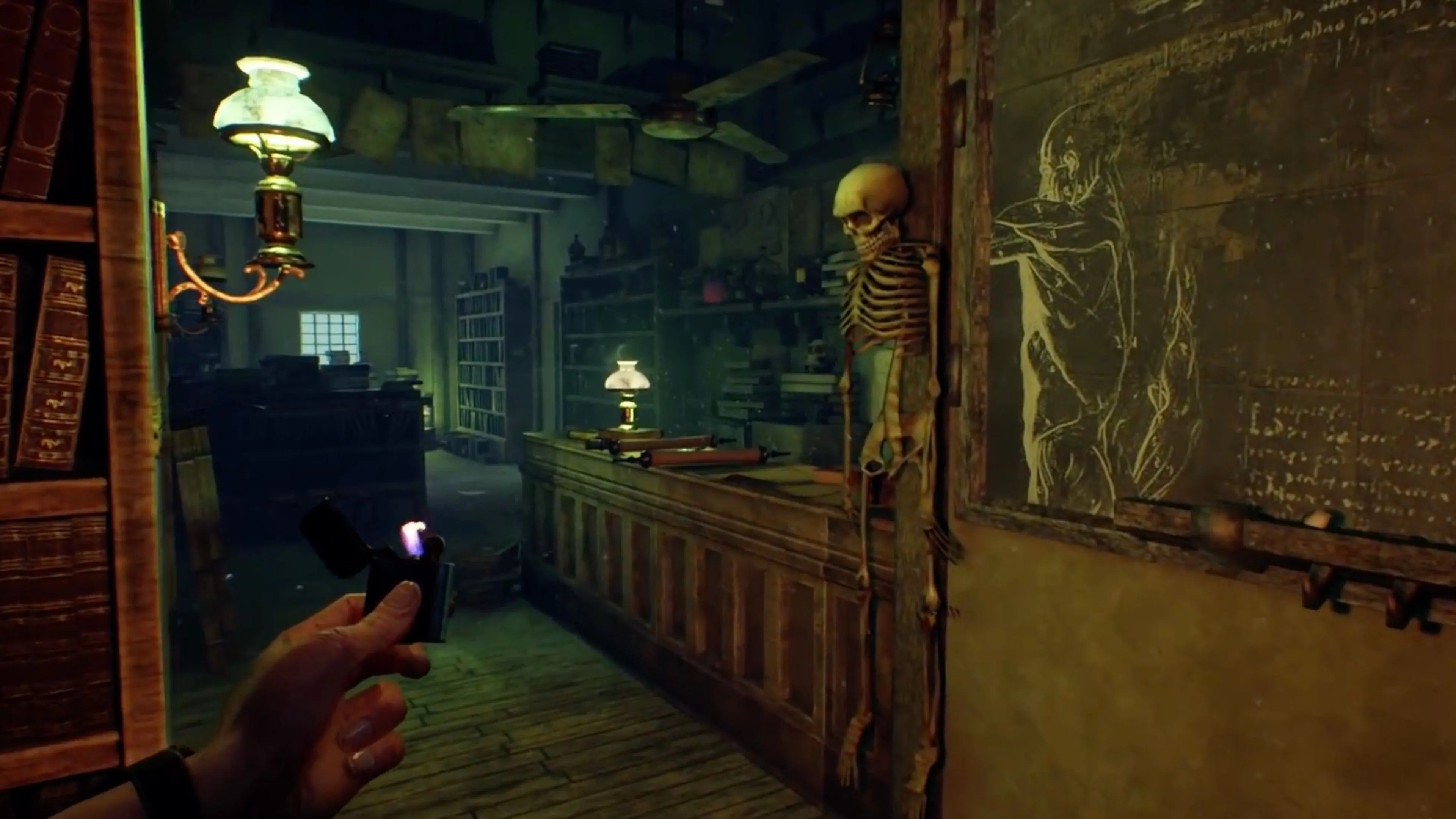 Ảnh chụp màn hình game Call of Cthulhu mô tả cảnh điều tra trong một căn phòng cũ kỹ, ánh sáng mờ ảo