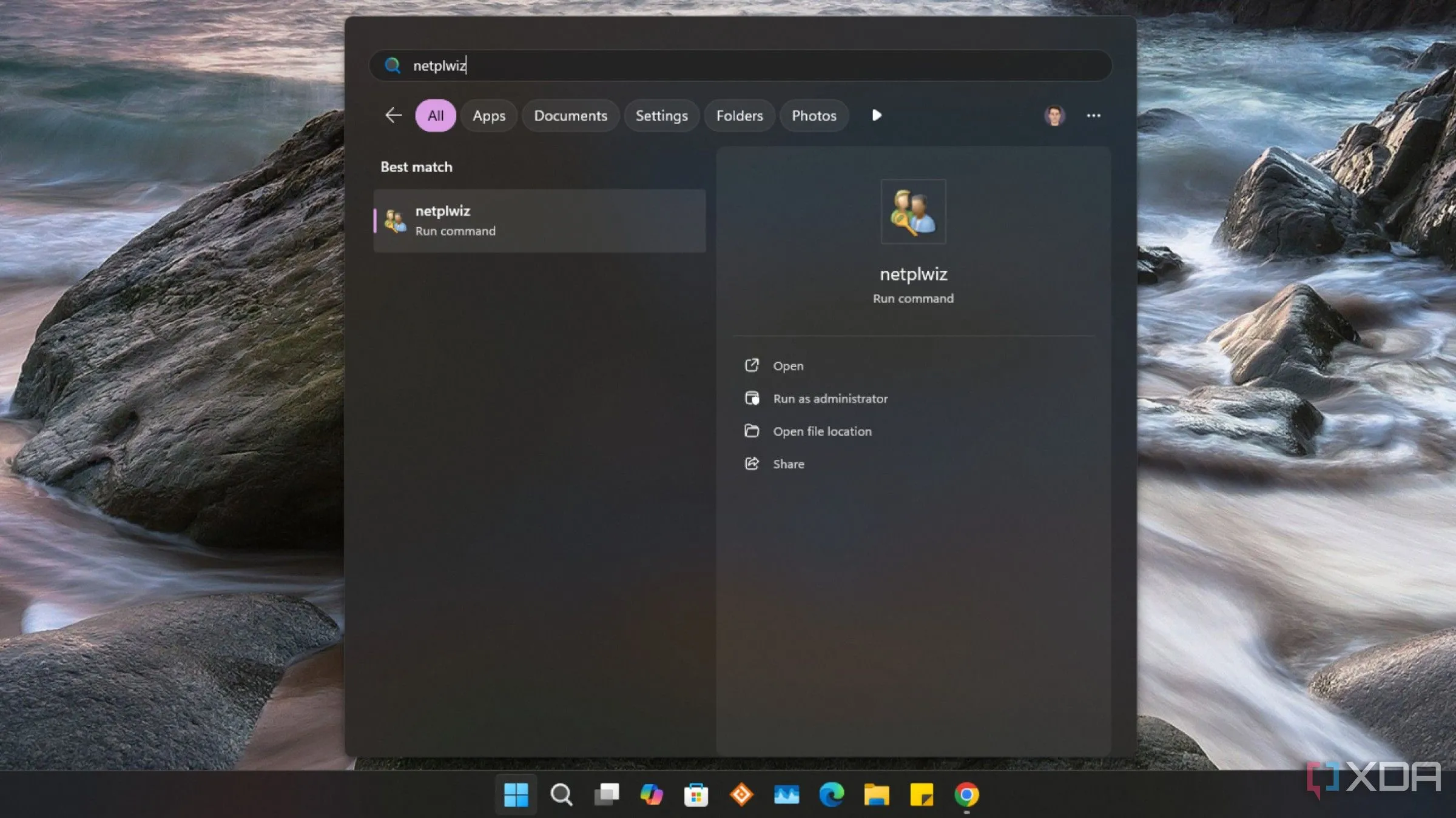Ảnh chụp màn hình menu Start của Windows 11 với ứng dụng netplwiz đang hiển thị