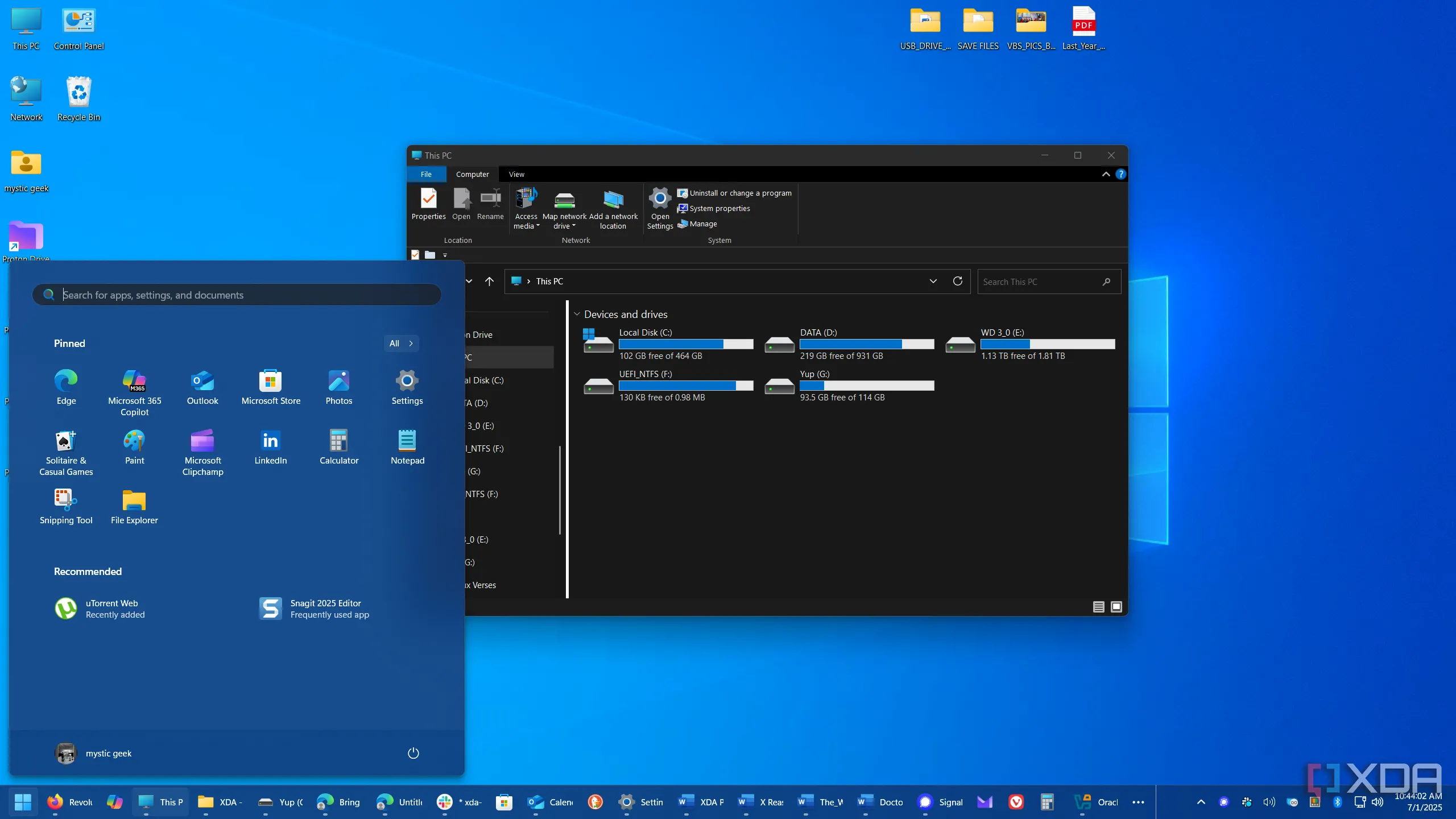 Ảnh minh họa thanh Taskbar Windows 11 hiển thị nhãn ứng dụng, làm cho giao diện giống Windows 10 hơn mà không cần cài thêm công cụ.