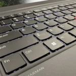 Bàn phím laptop Lenovo ThinkPad E14 Gen 6, minh họa thiết kế với phím Copilot chuyên dụng, liên quan đến sự thay đổi phím tắt Win + C.