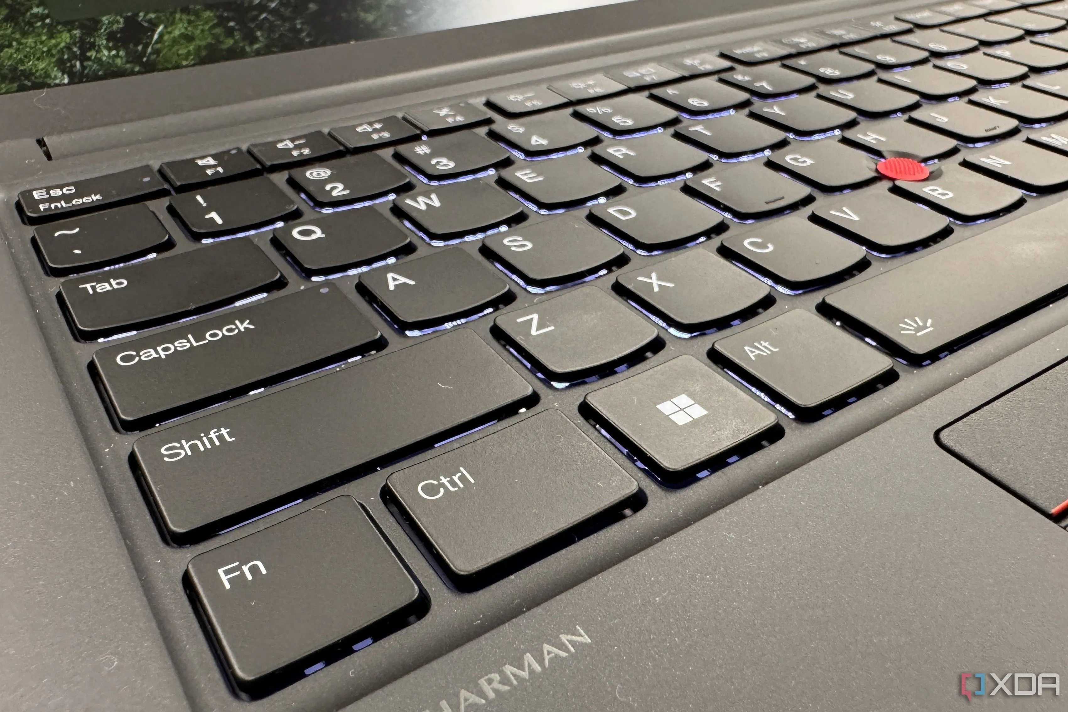 Bàn phím laptop Lenovo ThinkPad E14 Gen 6, minh họa thiết kế với phím Copilot chuyên dụng, liên quan đến sự thay đổi phím tắt Win + C.