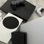 Bộ sưu tập các máy chơi game console PlayStation 5, Xbox Series X, Nintendo Switch và PlayStation 3, thể hiện khả năng tương thích ngược và thư viện game đa dạng của thế hệ console hiện tại.