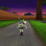 Buzz Lightyear đang đuổi theo chiếc xe RC trong màn chơi Khu Phố của game Toy Story 2: Buzz Lightyear to the Rescue trên PlayStation.