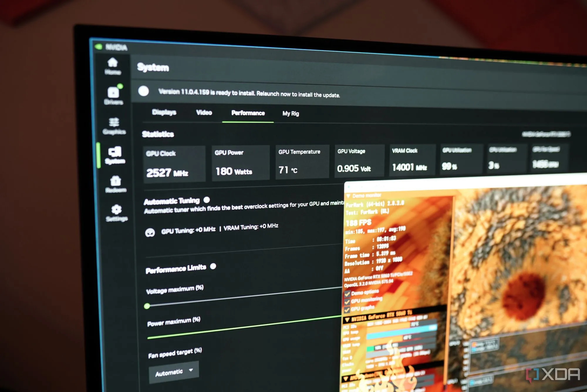 Cận cảnh GPU và các thành phần mạch sau khi tháo tản nhiệt