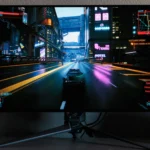 Cảnh game đua xe trên màn hình ASUS ROG PG32UCDP, minh họa hiệu năng GPU ở độ phân giải 4K.