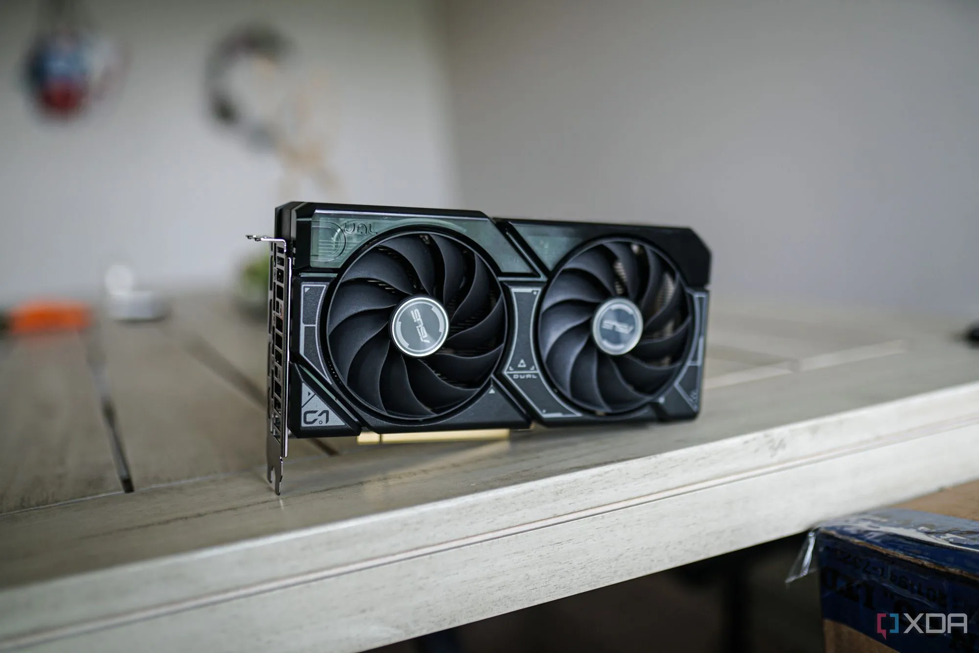 Card đồ họa Nvidia RTX 4060 được trưng bày với logo GeForce RTX và thiết kế quạt kép