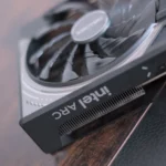 Card màn hình ASRock Arc B570 Challenger mang thương hiệu Intel Arc, đại diện cho công nghệ GPU của Intel.