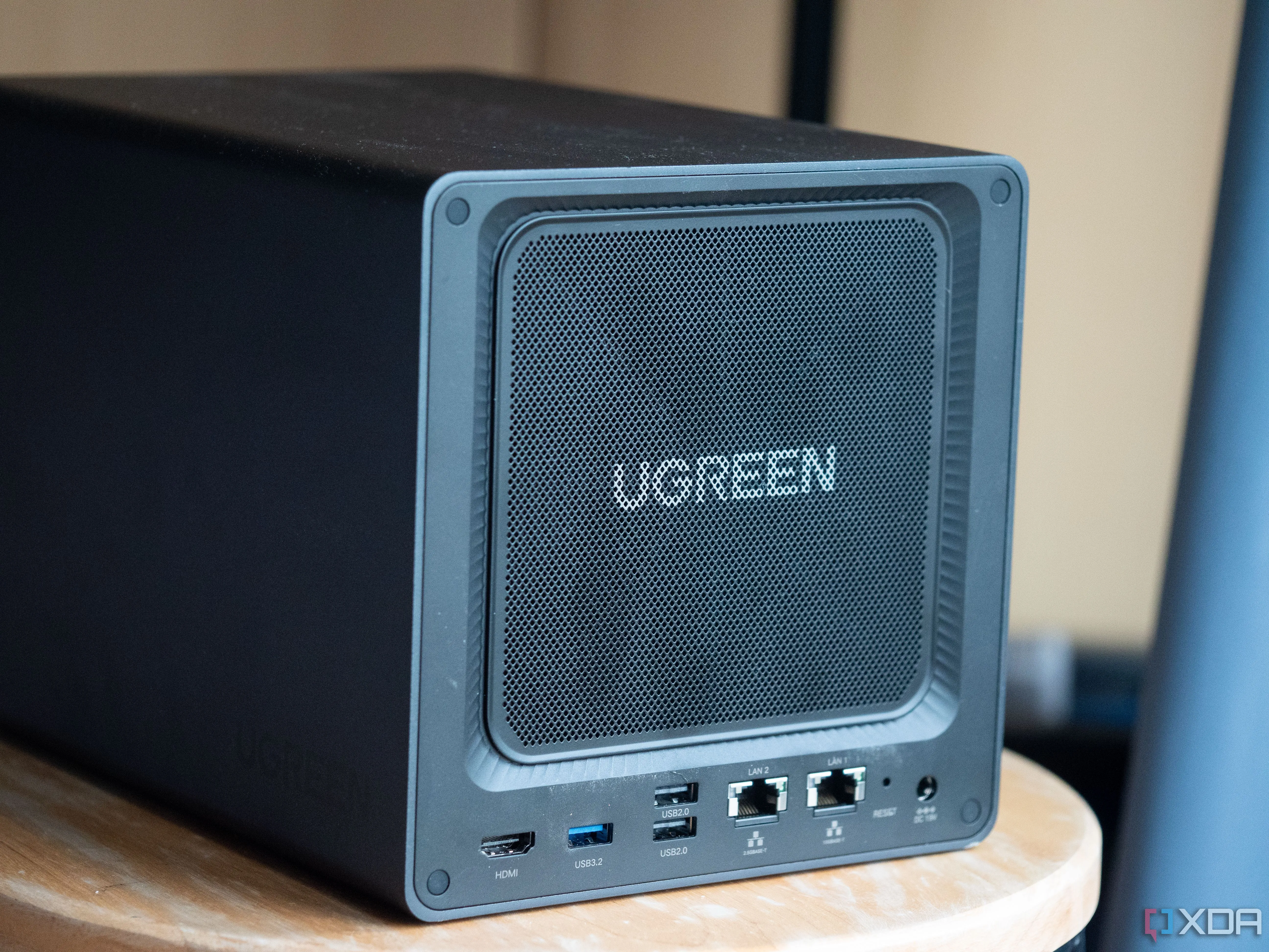 Cấu hình ban đầu của thiết bị NAS Ugreen với các khay ổ cứng