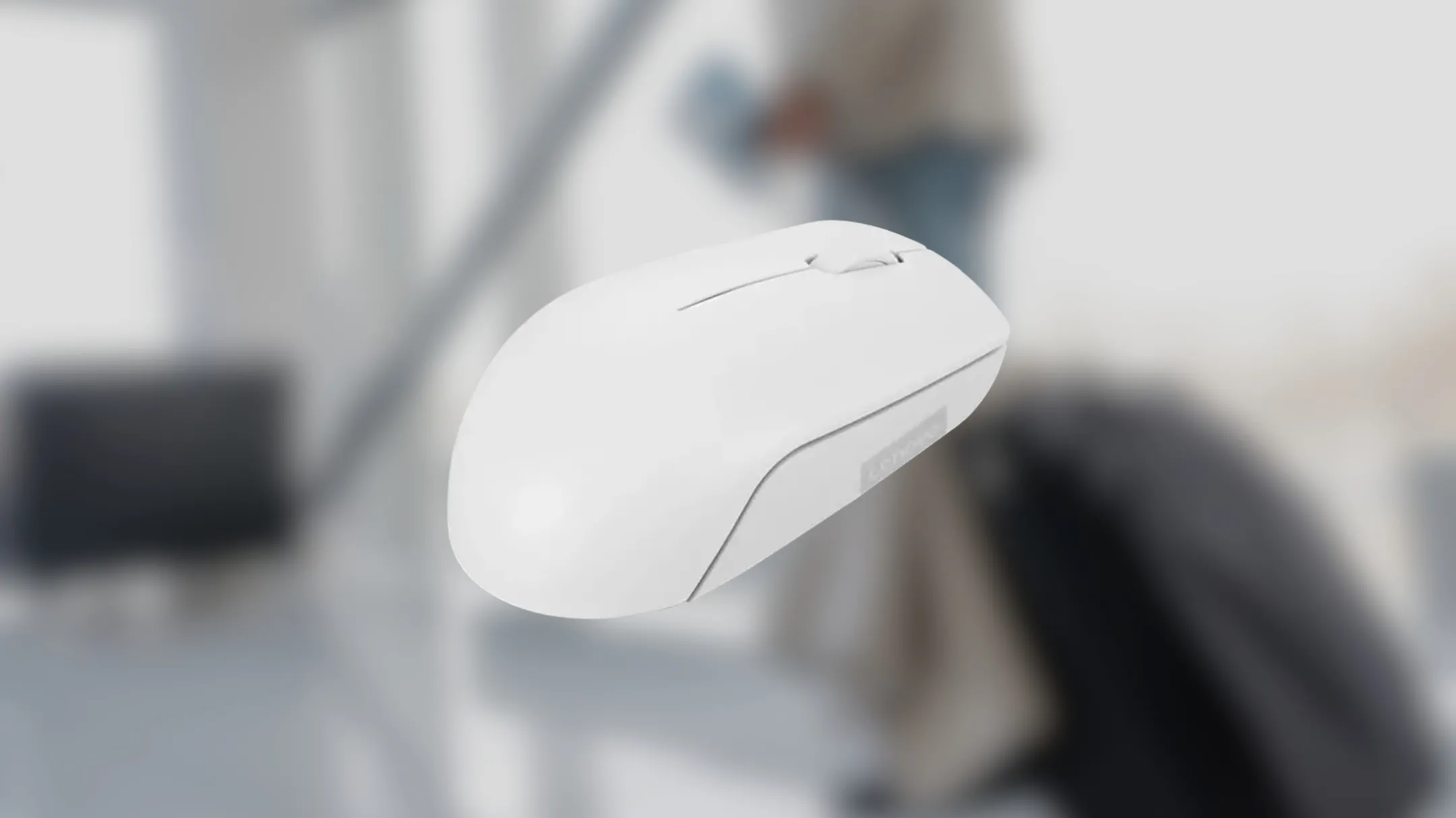 Chuột Lenovo 300 Wireless Mouse nhìn từ góc nghiêng, cho thấy kích thước nhỏ gọn và nút cuộn