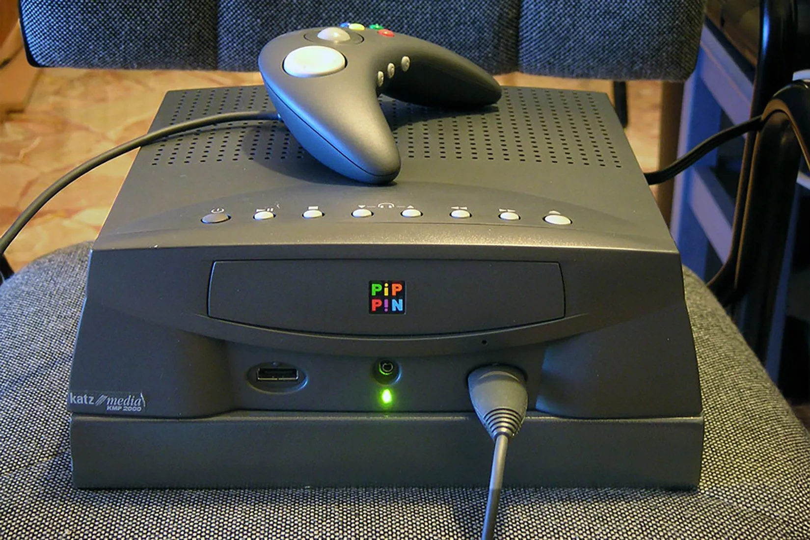 Console Apple Bandai Pippin phiên bản Katz Media, minh họa cho triết lý nền tảng mở của Apple