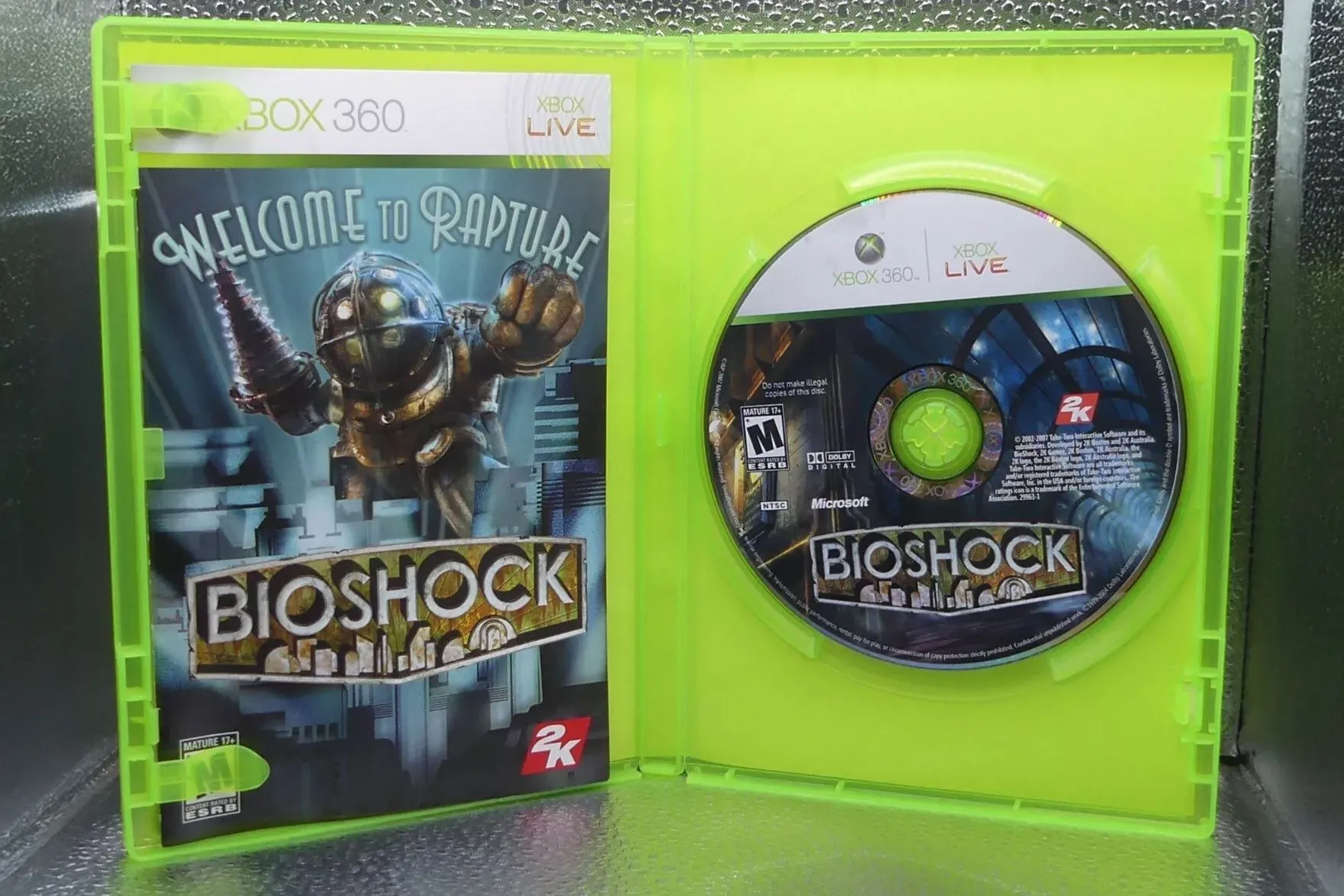 Đĩa game BioShock trong hộp cho Xbox 360, minh họa console còn được quan tâm