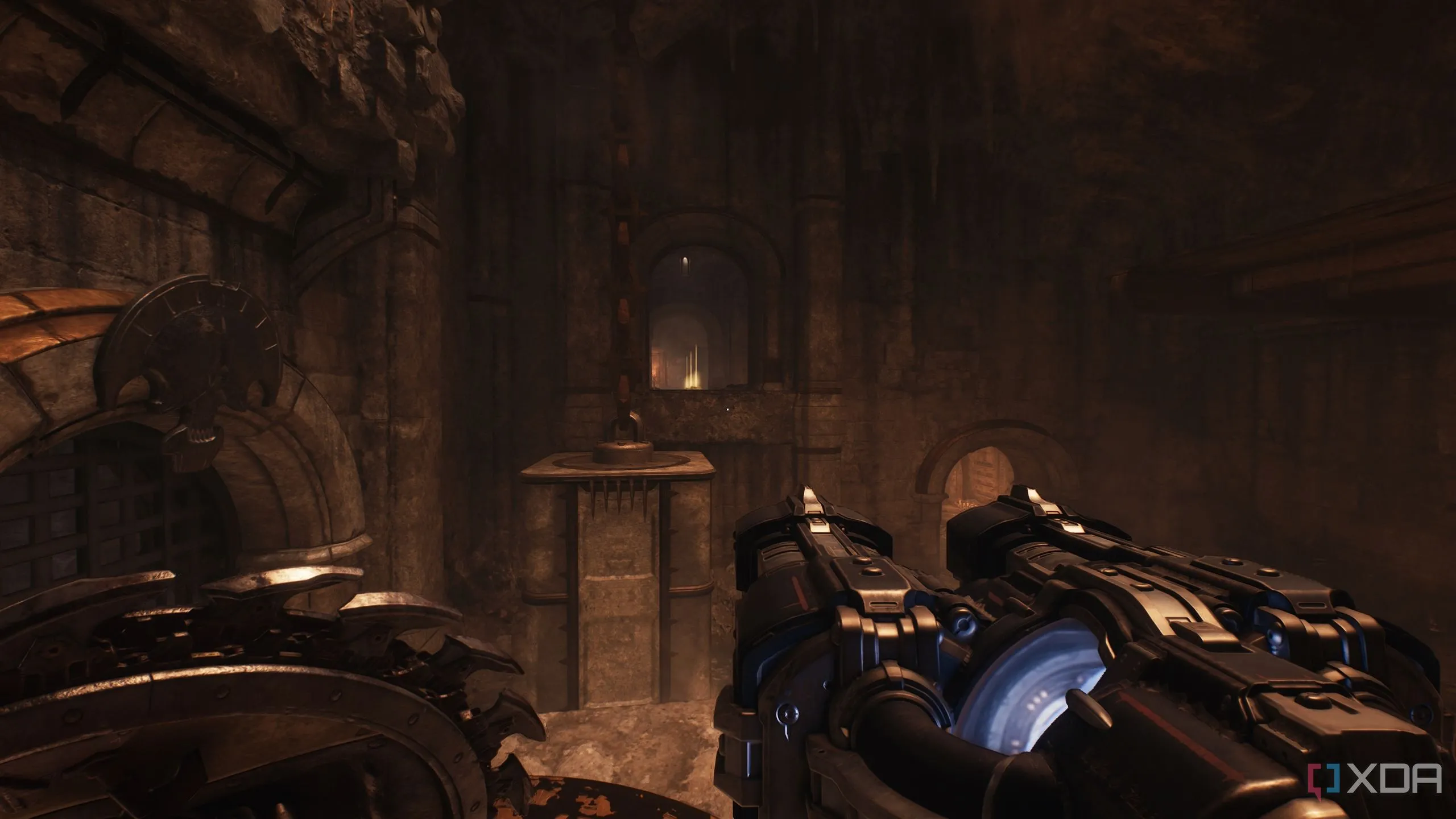Doom Slayer đứng trên một chiếc hộp, sẵn sàng nhảy lên cao hơn trong Doom The Dark Ages