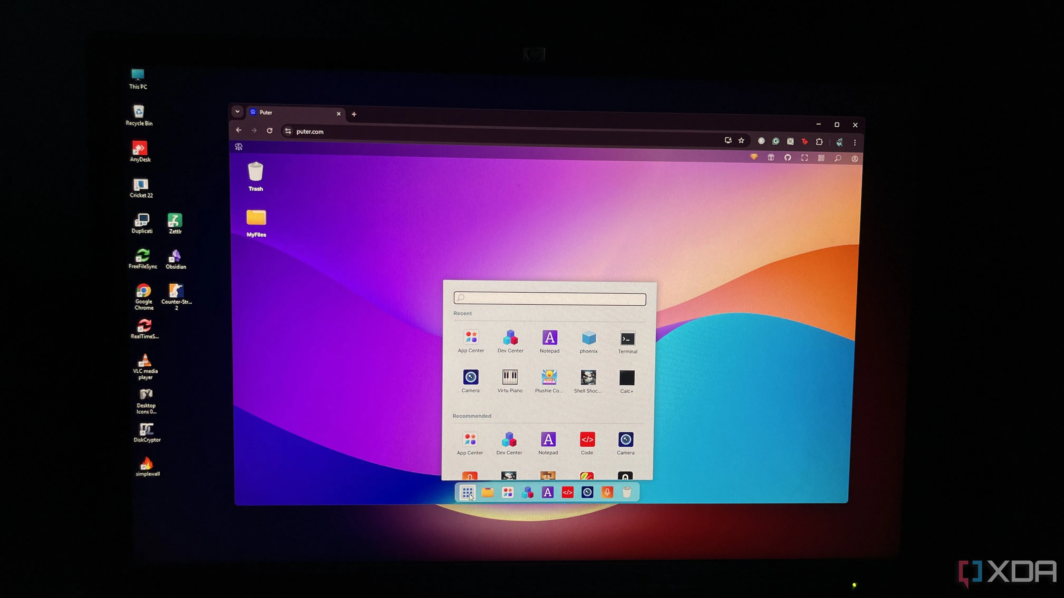 Giao diện màn hình máy tính chạy Windows 11, nền tảng cho các cập nhật và tính năng mới như biểu tượng pin trên màn hình khóa.