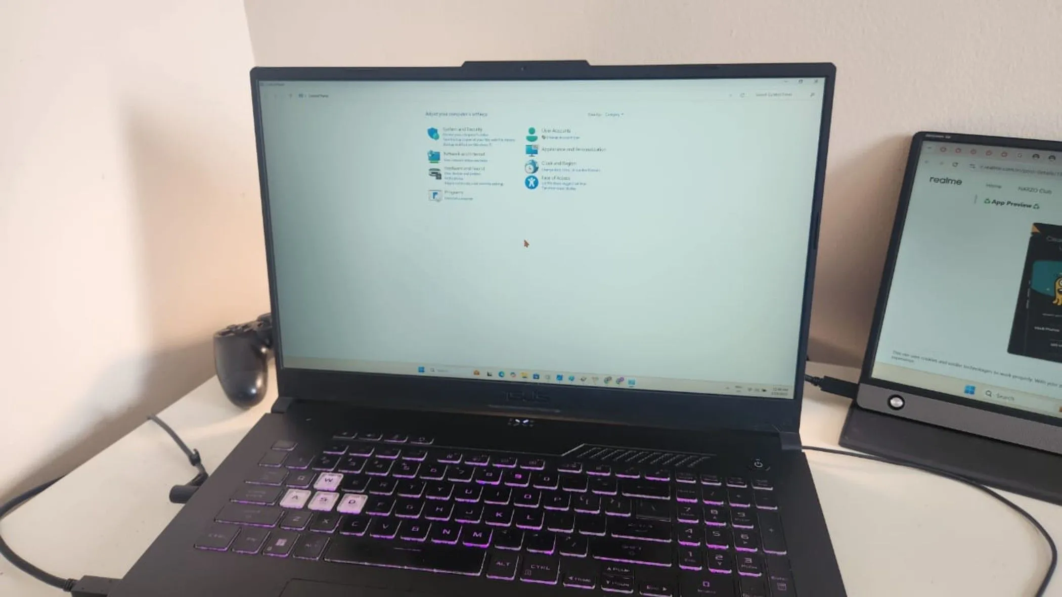 Giao diện mới của tùy chọn Thời gian và Ngôn ngữ trong phần Cài đặt của Windows 11 sau khi được chuyển từ Control Panel.