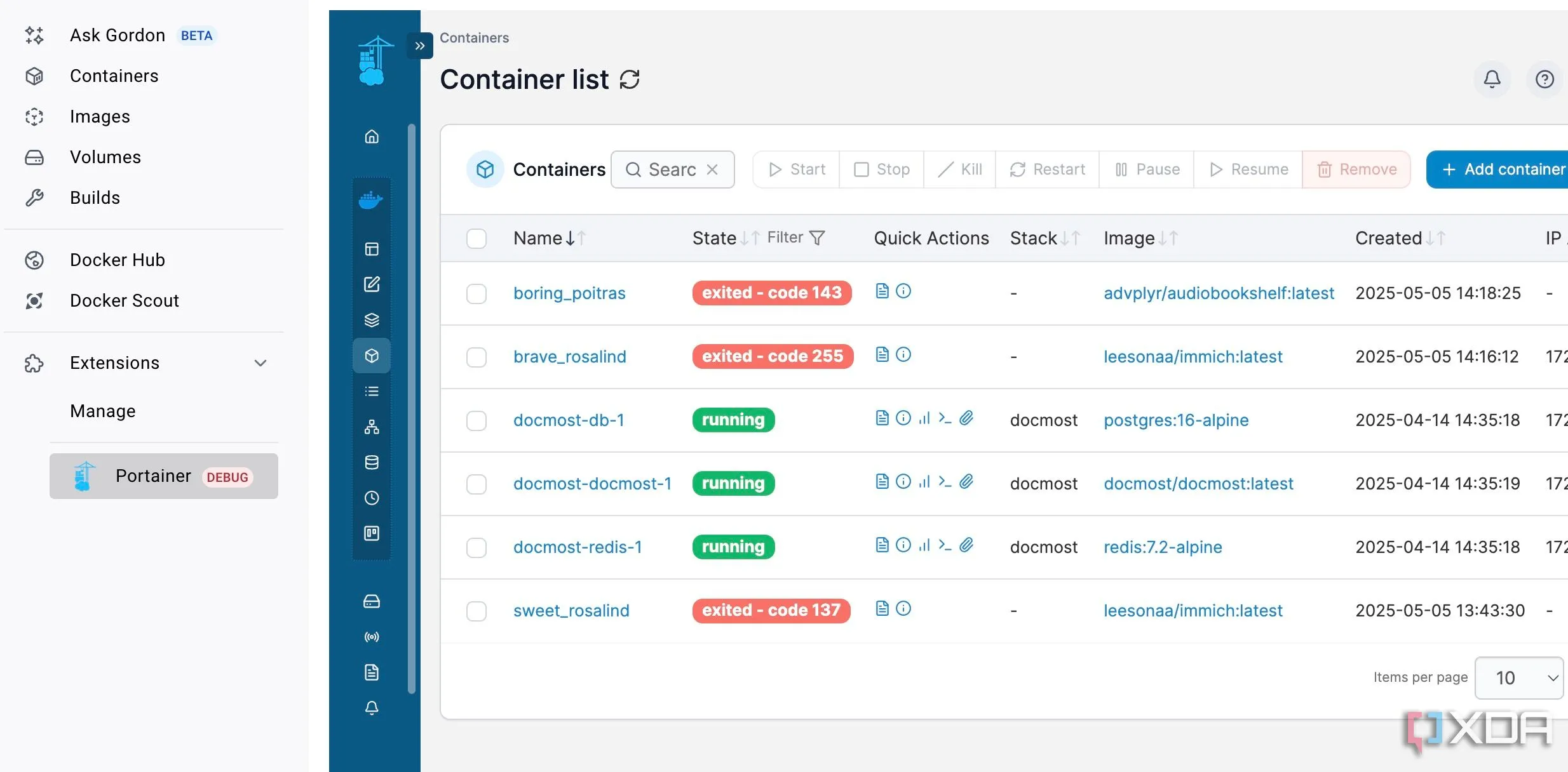 Giao diện quản lý Portainer tích hợp trực tiếp bên trong Docker Desktop, cho thấy khả năng quản lý container một cách trực quan và hiệu quả.
