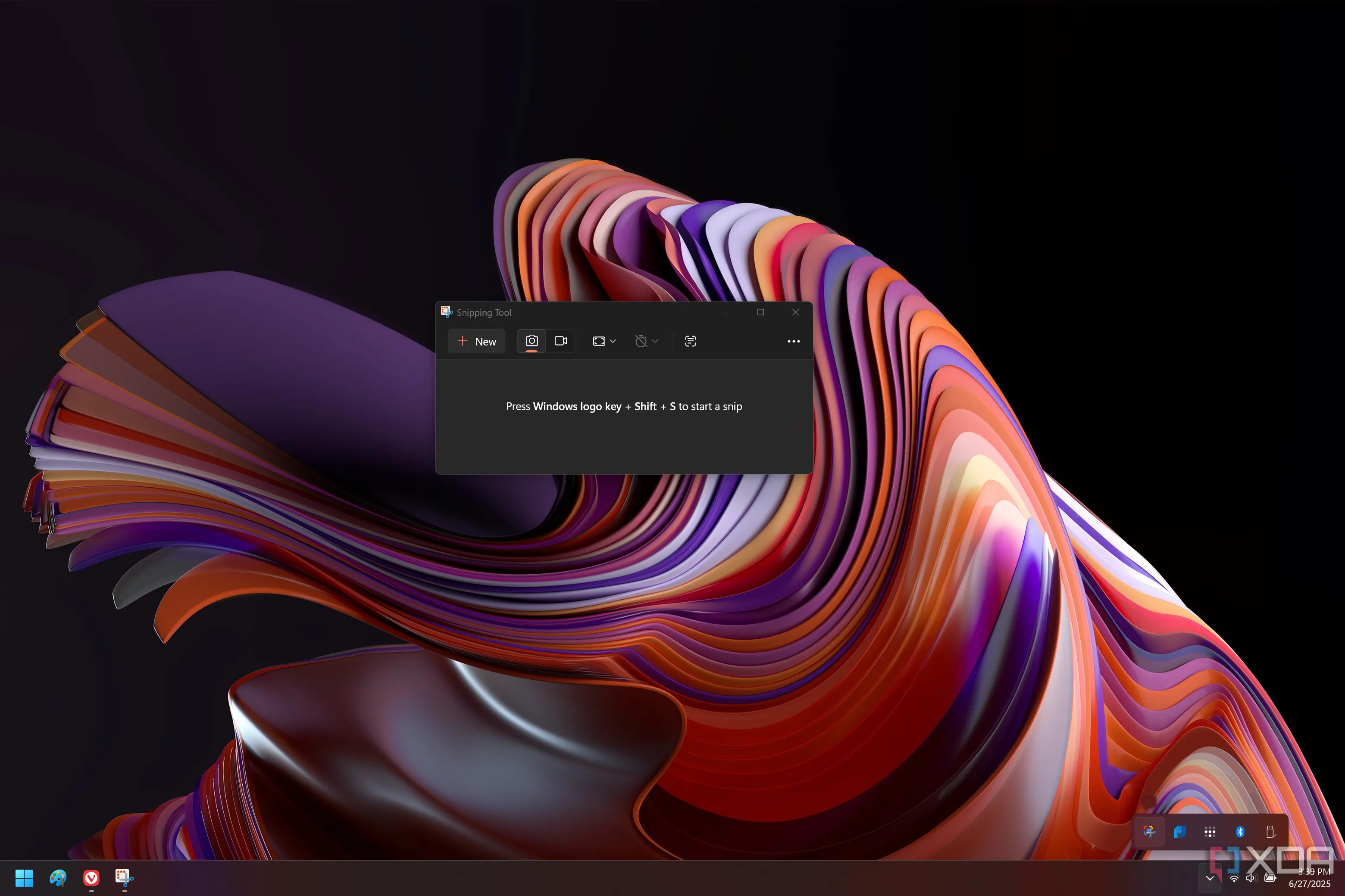 Giao diện Snipping Tool trên Windows 11 tích hợp biểu tượng Snipping Lens ở khay hệ thống