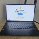 Giao diện trình duyệt Google Chrome trên máy tính xách tay, thể hiện sự phổ biến nhưng đang gặp vấn đề khởi động.