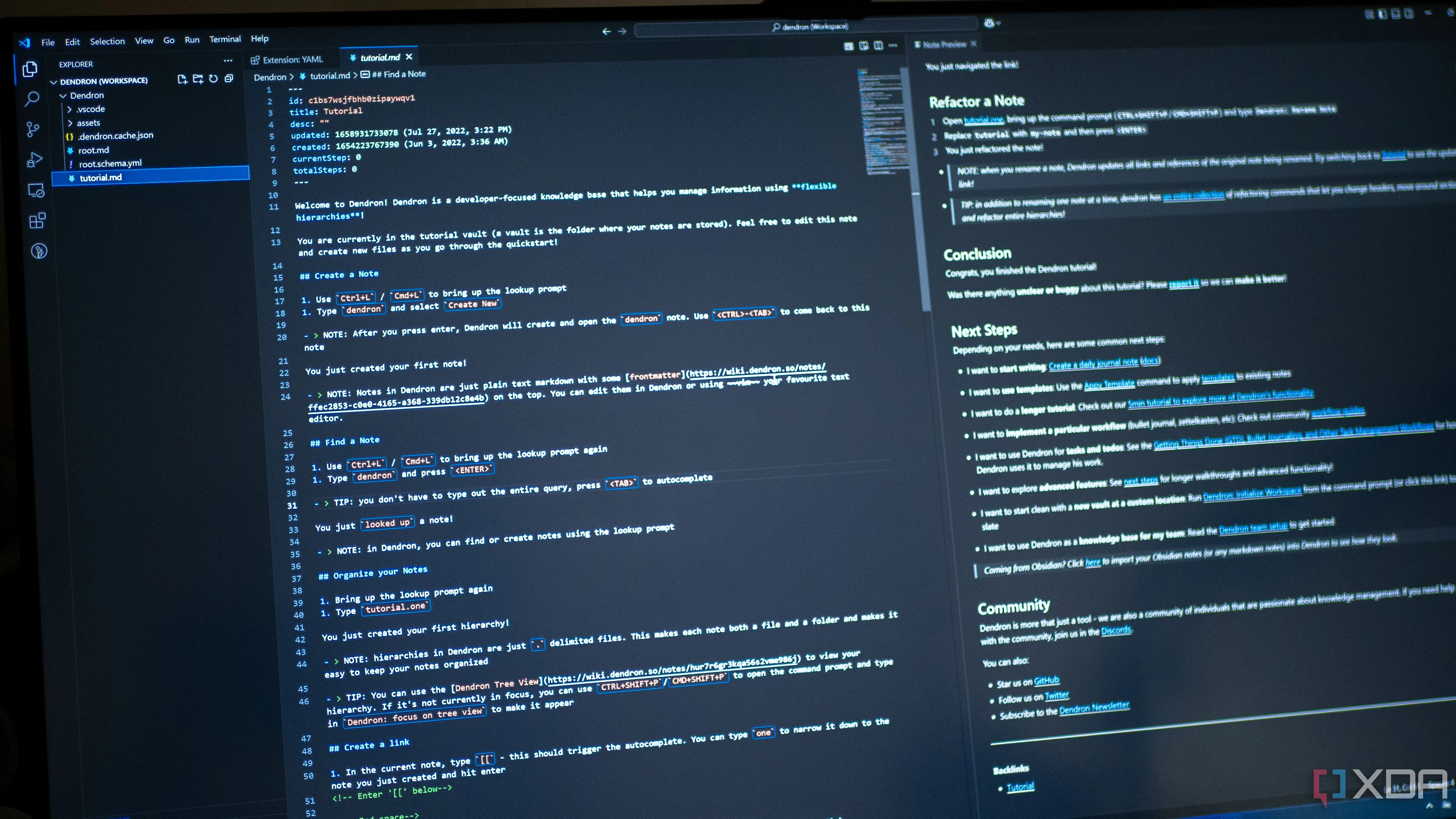 Giao diện Visual Studio Code với các tiện ích mở rộng đang hoạt động