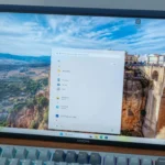 Giao diện Windows 11 desktop minh họa các phương pháp tự động đăng nhập hệ thống