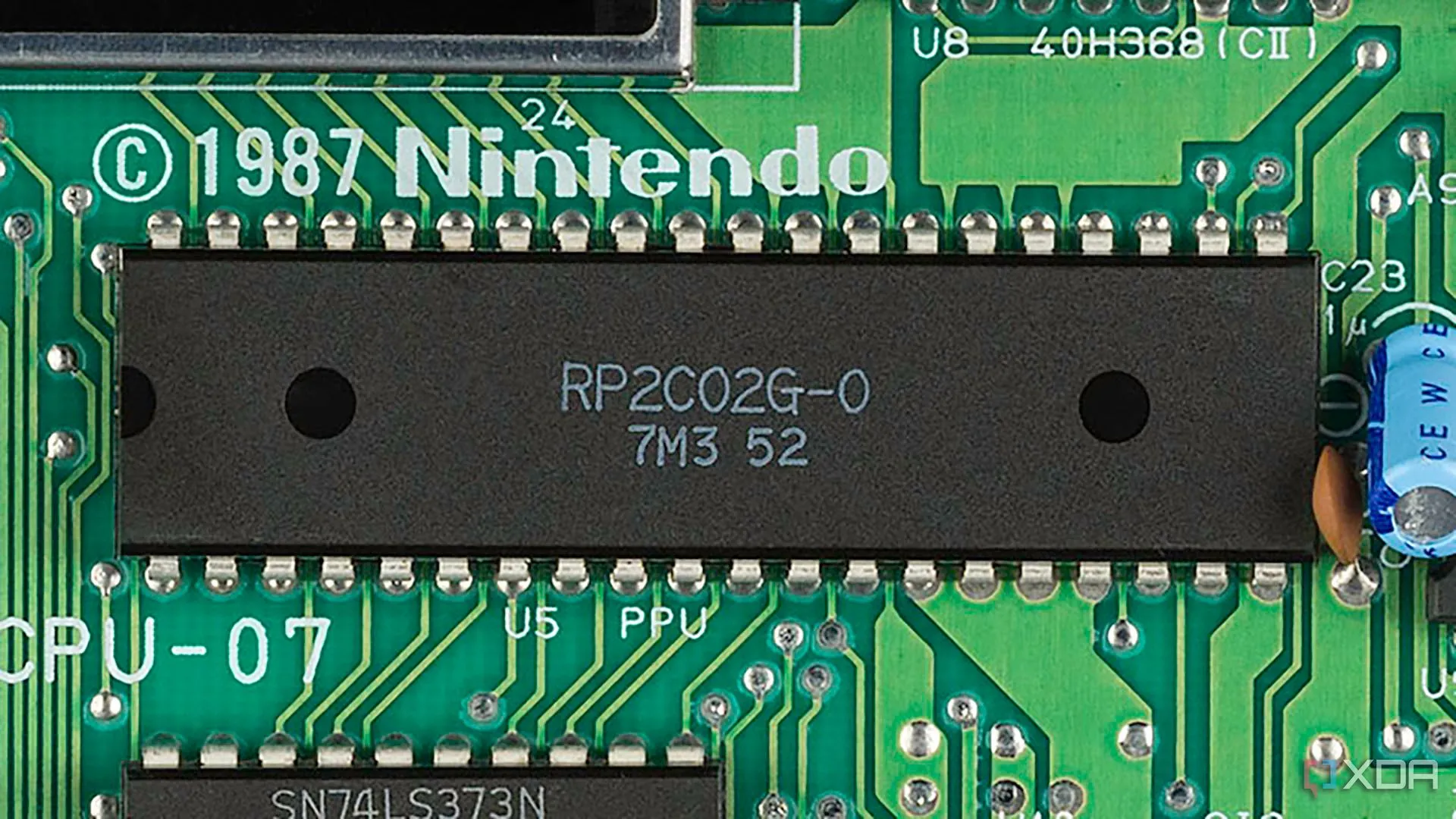 Hình ảnh cận cảnh chip xử lý đồ họa PPU Ricoh RP2C02H-O của Nintendo NES.
