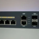 Hình ảnh cổng Uplink phía trước của Switch EnGenius ECS112FP hỗ trợ PoE để cấp nguồn an toàn cho thiết bị mạng