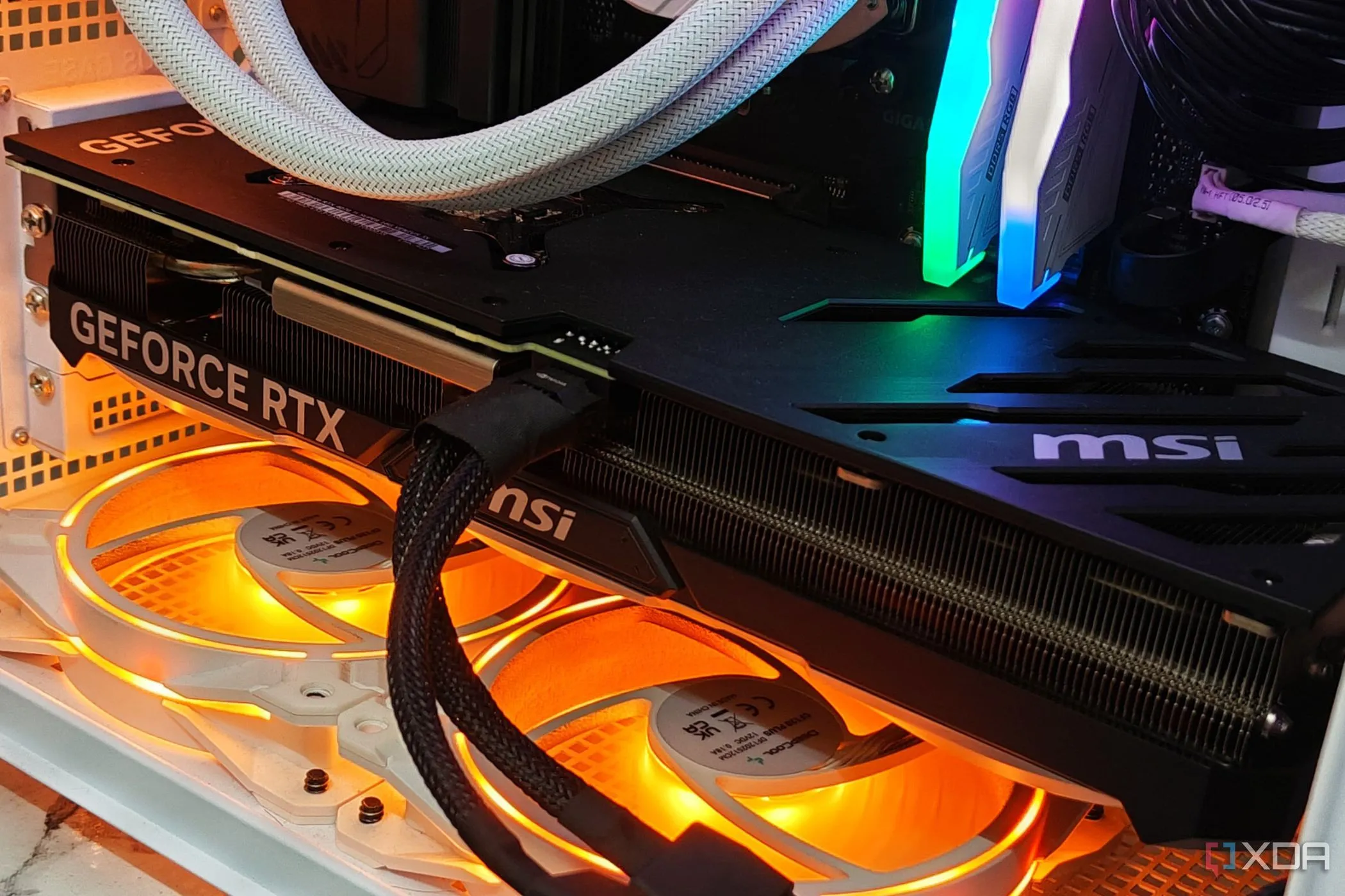Hình ảnh minh họa card đồ họa MSI GeForce RTX 4070 Ti Super Ventus 3X được lắp đặt trong thùng máy tính PC.