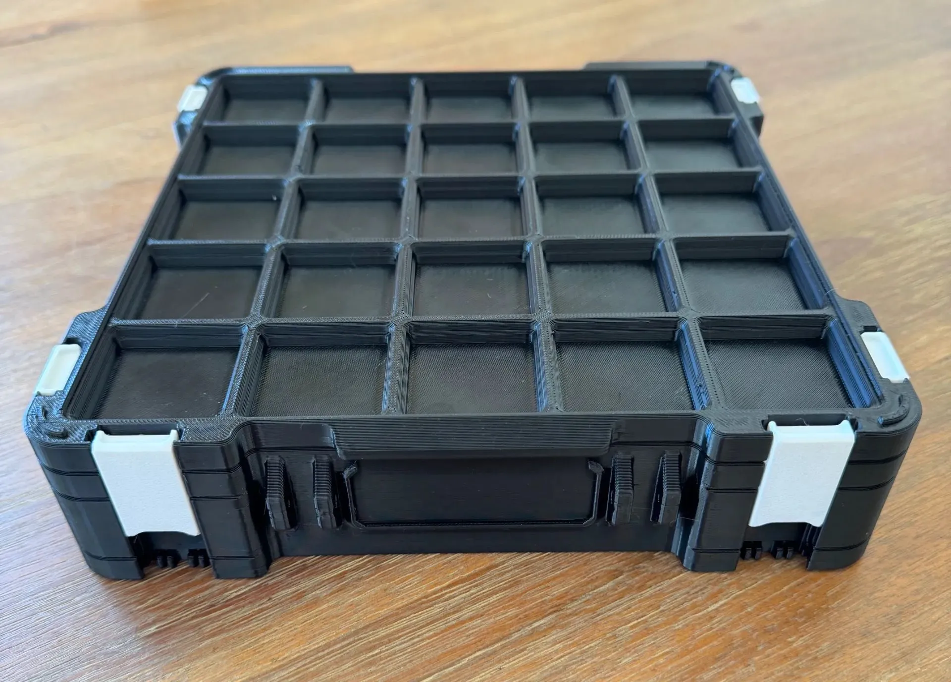 Hộp lưu trữ Gridfinity in 3D bằng PETG chịu nhiệt tốt trong nhà kho nóng bức