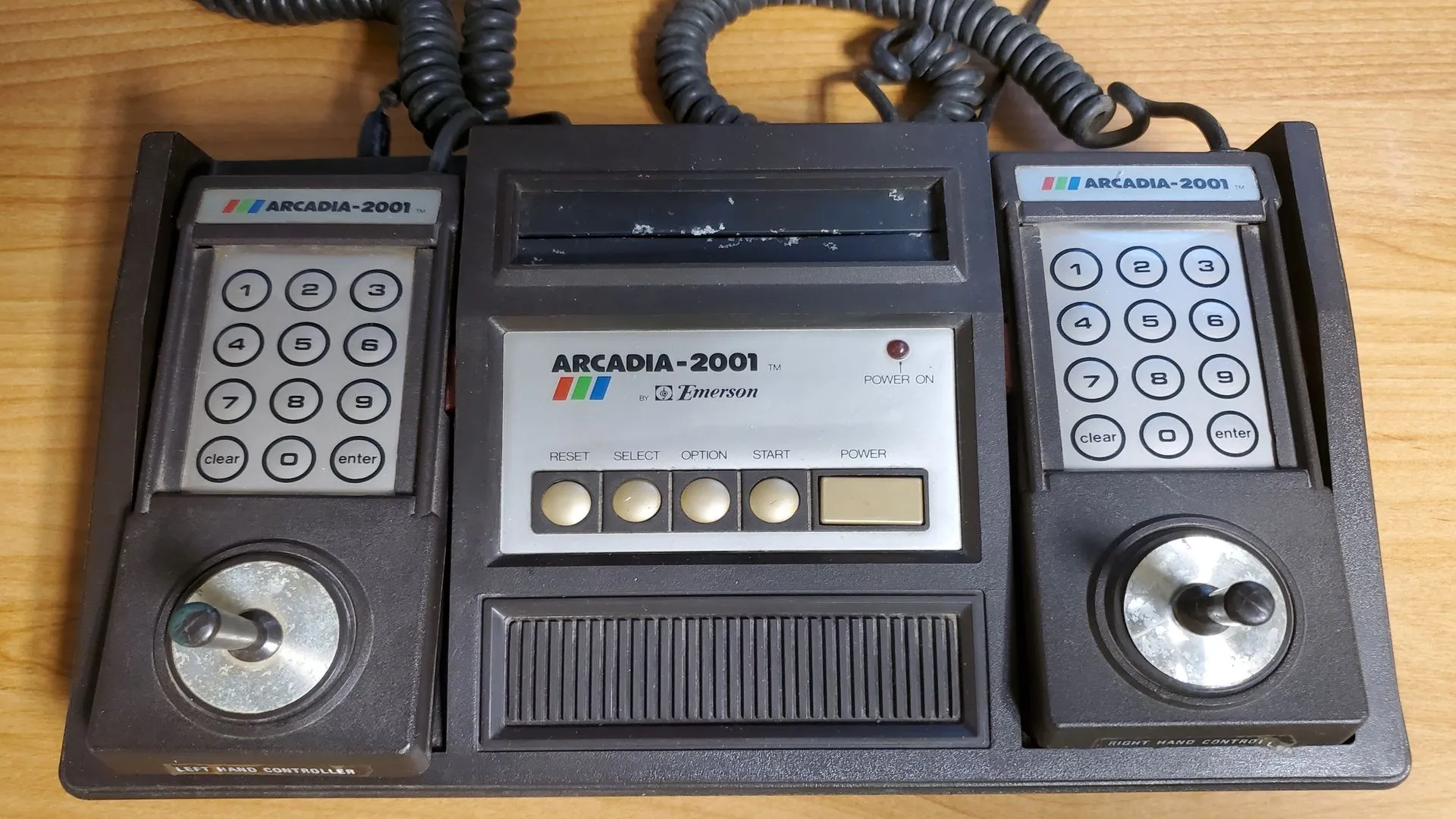 Khám phá Emerson Arcadia 2001, chiếc console game bị lãng quên từ thập niên 80.
