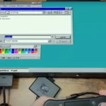 Màn hình giao diện Windows 95 hiển thị trên máy PlayStation 2 thông qua giả lập Bochs