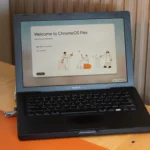 Màn hình khởi động của ChromeOS Flex trên laptop MacBook, minh họa giải pháp hệ điều hành nhẹ cho laptop cũ.