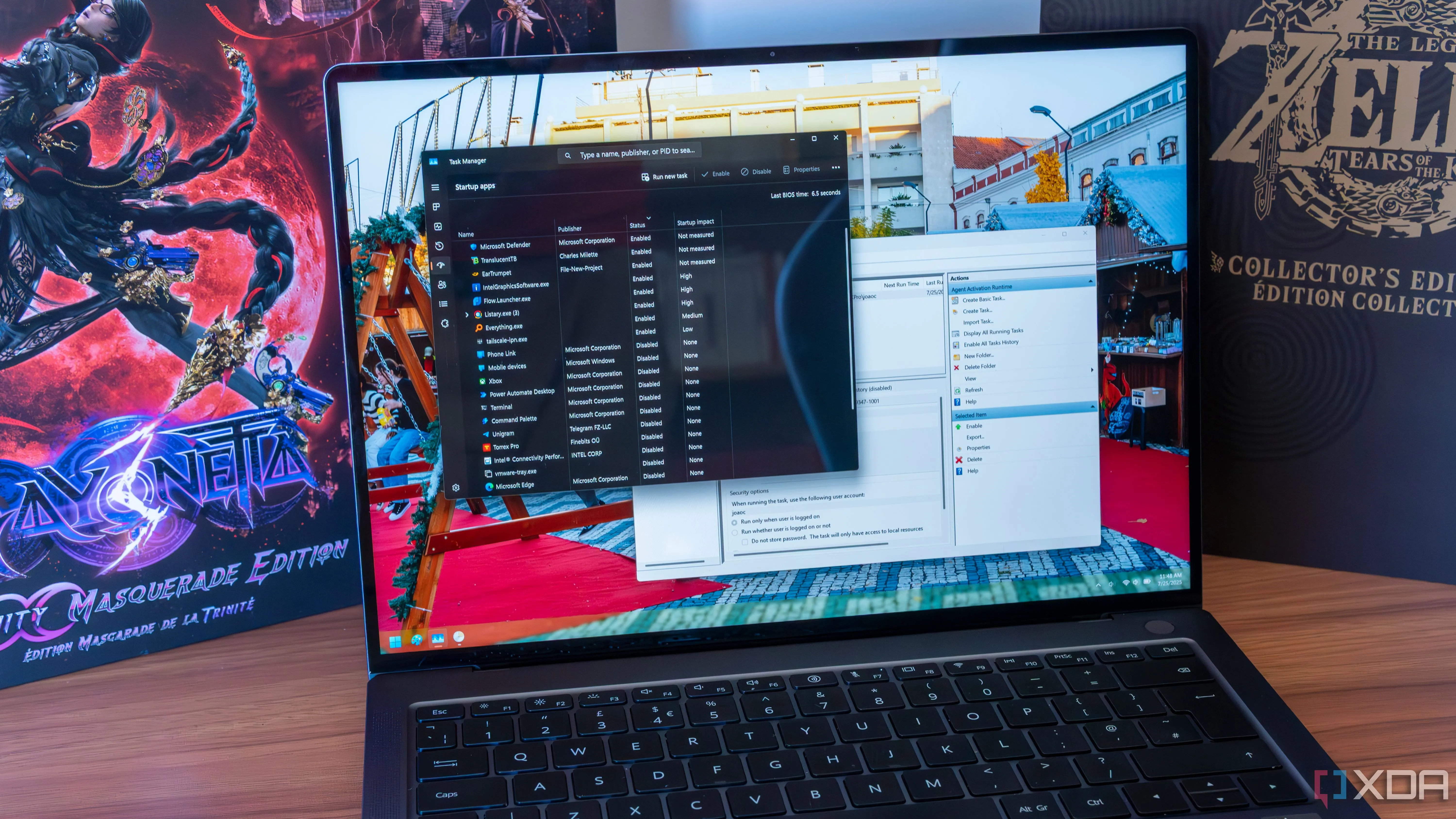 Màn hình máy tính xách tay Windows 11 hiển thị các tác vụ khởi động, minh họa cho việc xử lý lỗi hệ thống và quá trình khắc phục sự cố.
