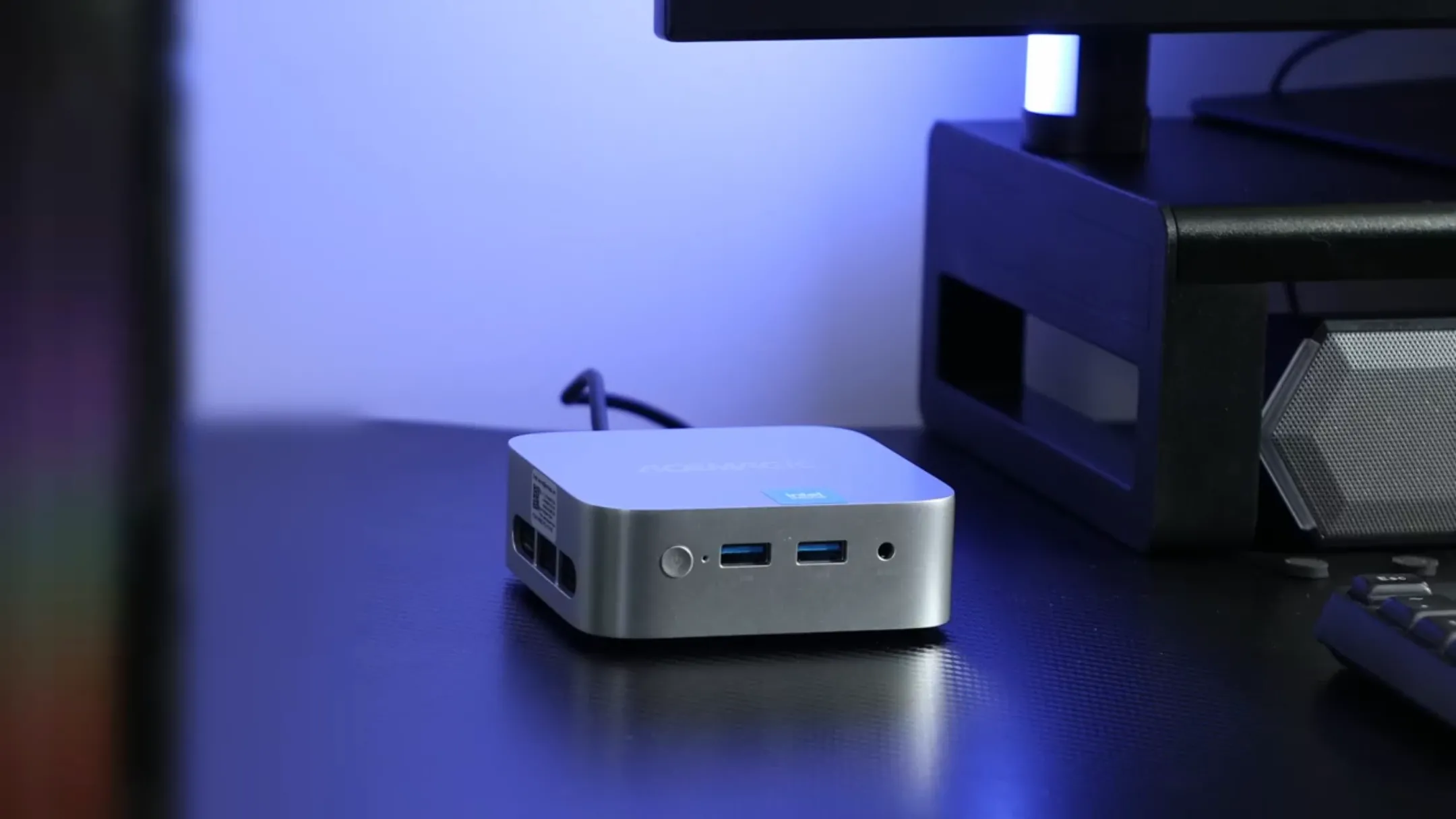 Mặt sau của Mini PC ACEMAGIC N150 Vista V1 cho thấy các cổng kết nối đa dạng.