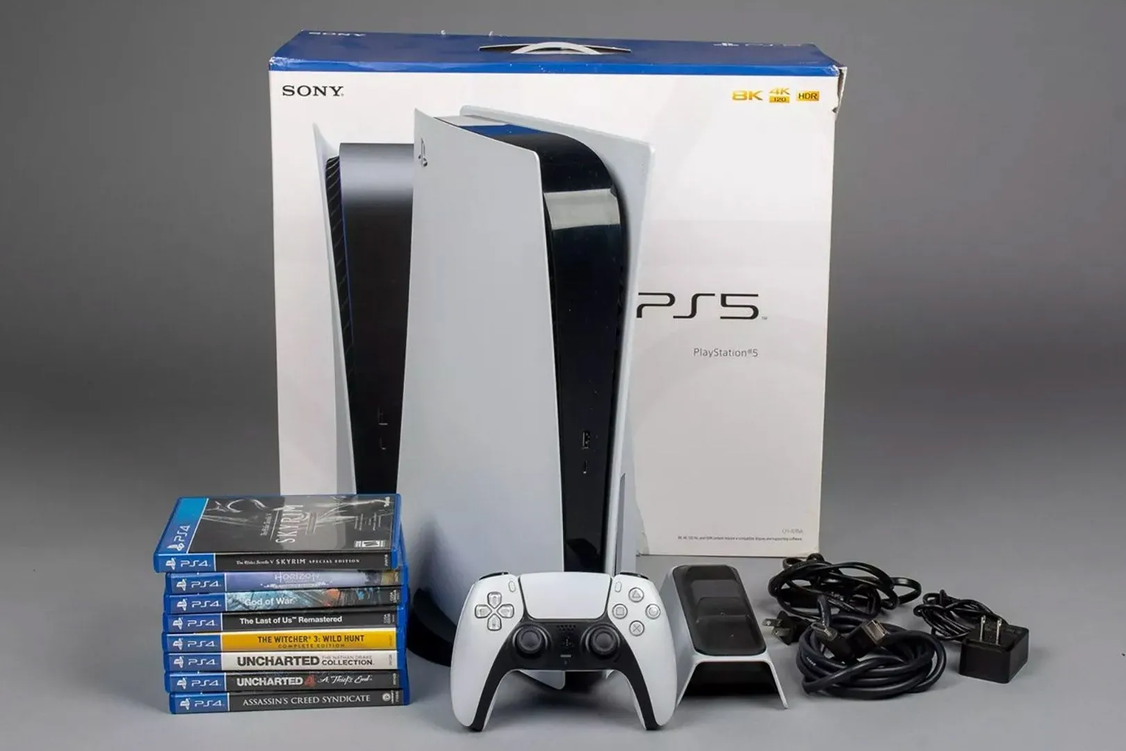 Máy chơi game PlayStation 5 và đĩa game, minh họa dịch vụ cho thuê PS5 tại Nhật Bản