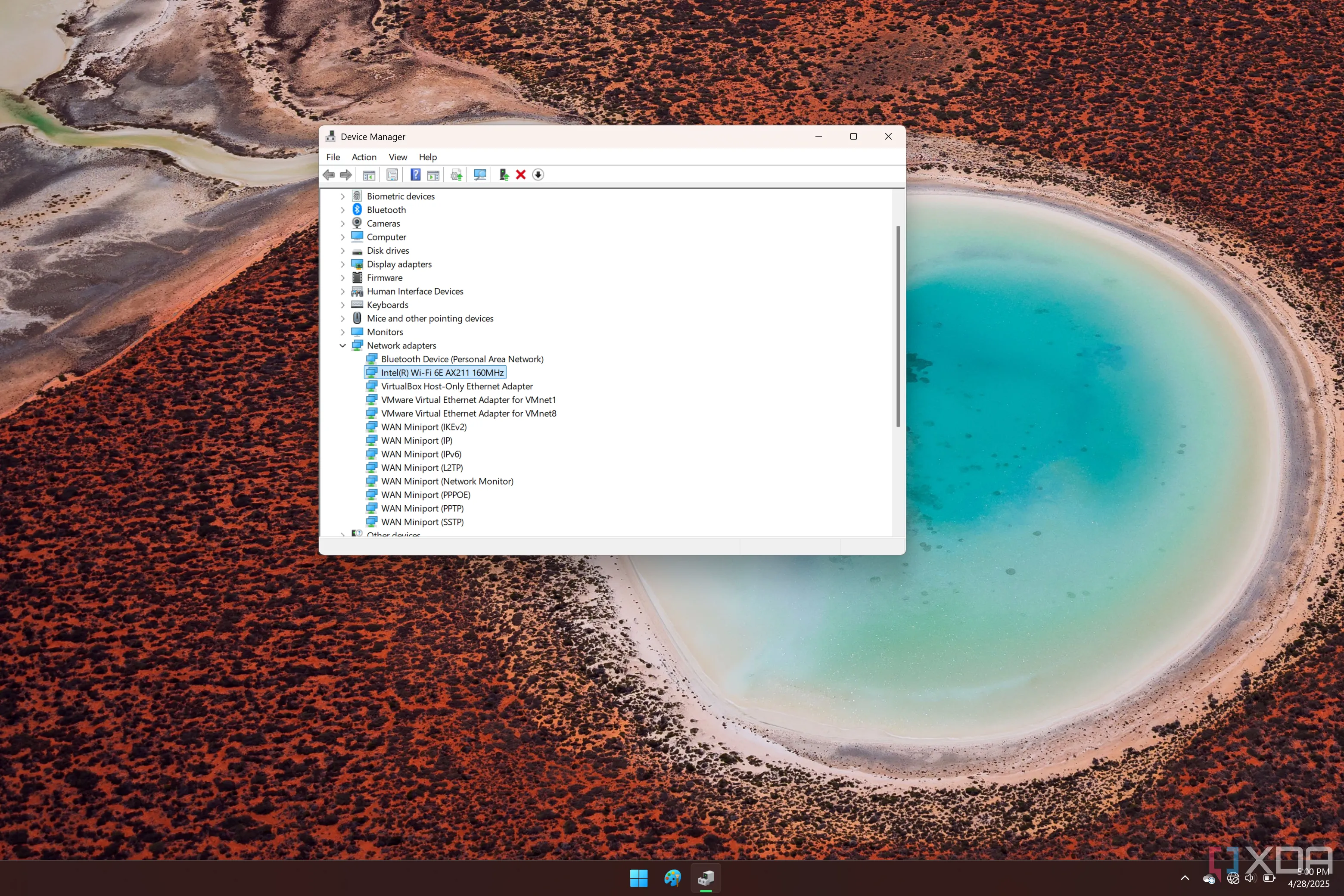 Mở Trình quản lý thiết bị trên Windows 11 và chọn Bộ điều hợp mạng