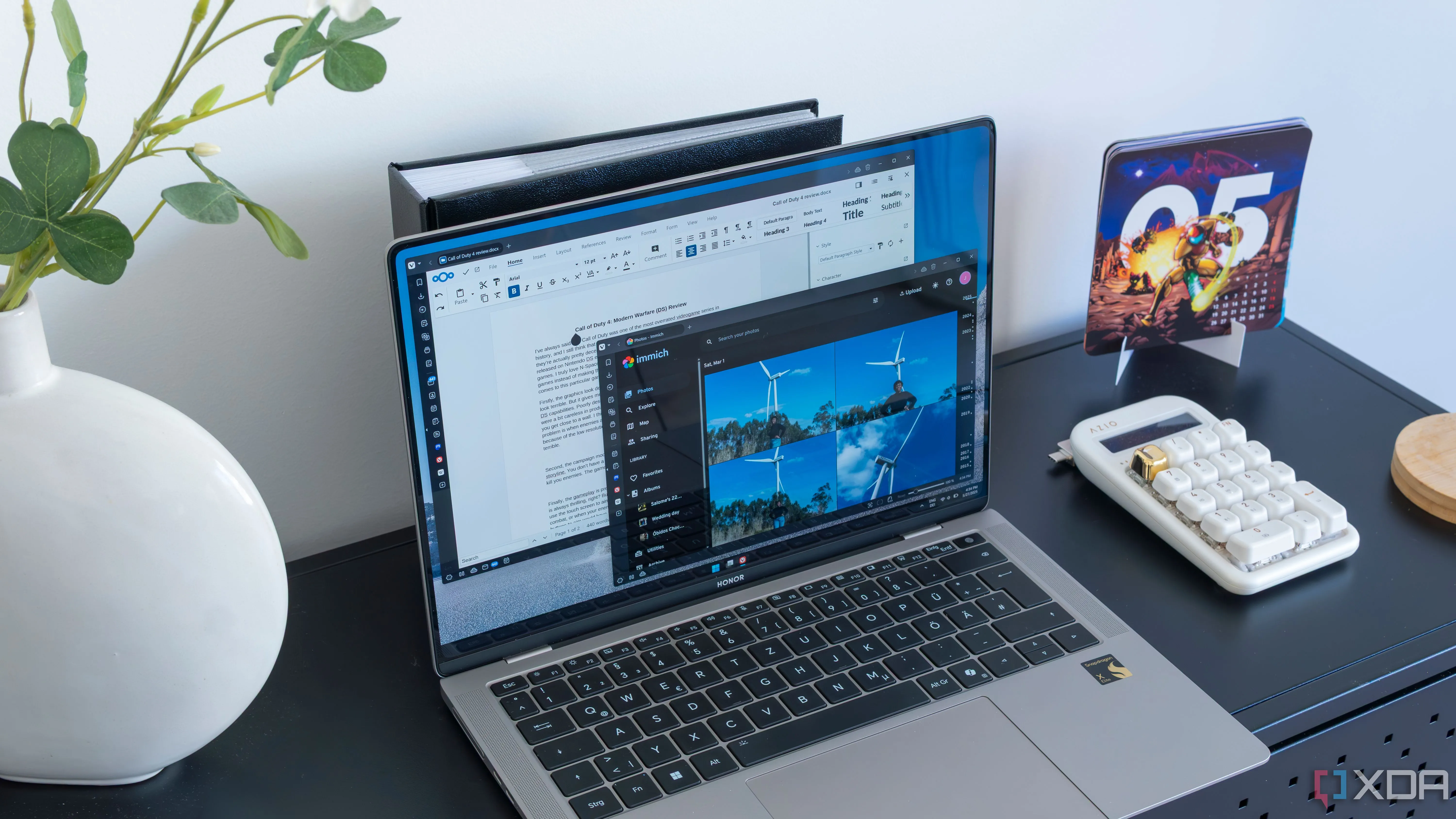 Một máy tính xách tay chạy Windows 11 hiển thị giao diện web Immich và tài liệu Word trong Nextcloud Office