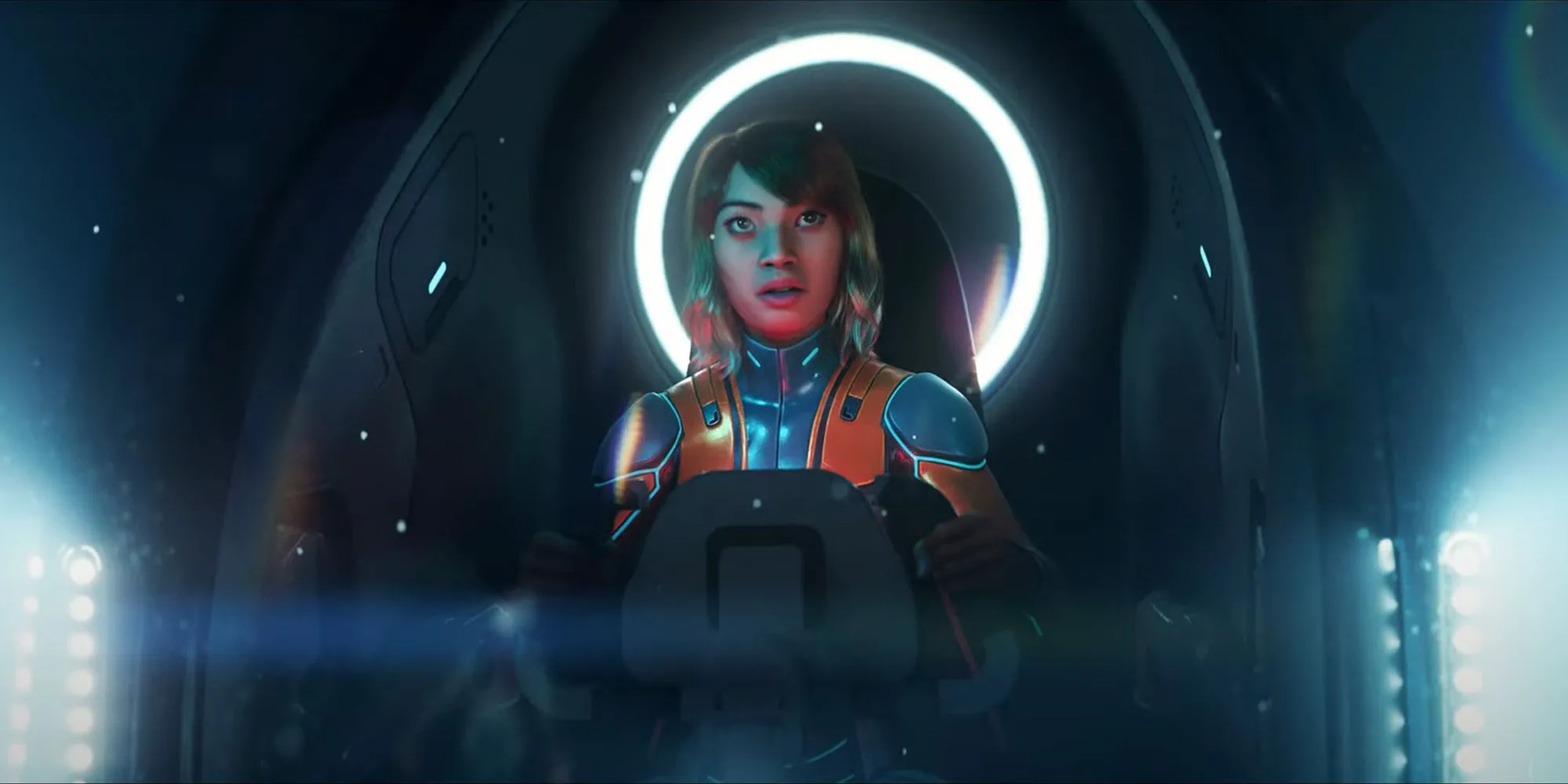 Một nhóm nhân vật thợ lặn trong Subnautica 2 đang cùng nhau khám phá một khu vực dưới nước với ánh sáng lờ mờ và thảm thực vật kỳ lạ.