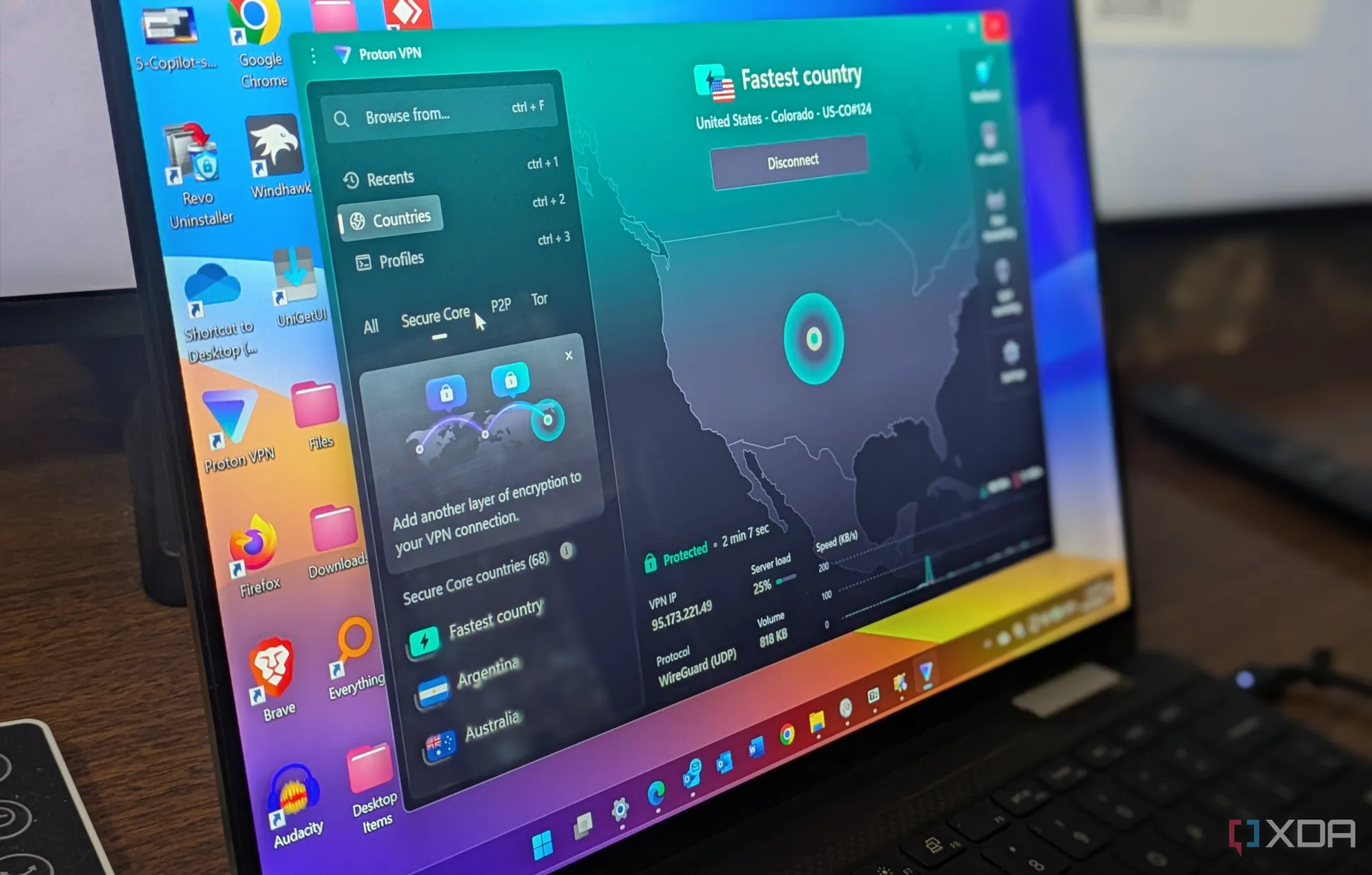 Người dùng truy cập các dịch vụ từ Home Lab từ xa qua laptop, minh họa sự tiện lợi của giải pháp Pangolin không cần mở cổng