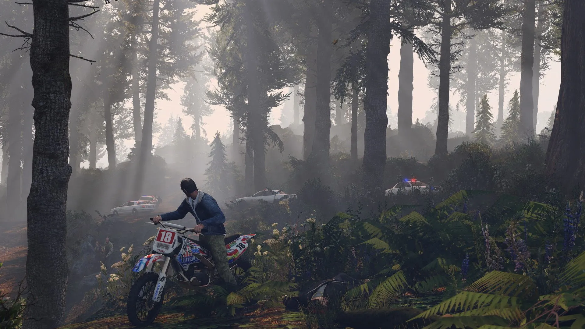 Nhân vật Trevor trong GTA V lái xe mô tô địa hình, minh họa chi tiết đồ họa cải thiện sau nâng cấp GTA 5 PC.