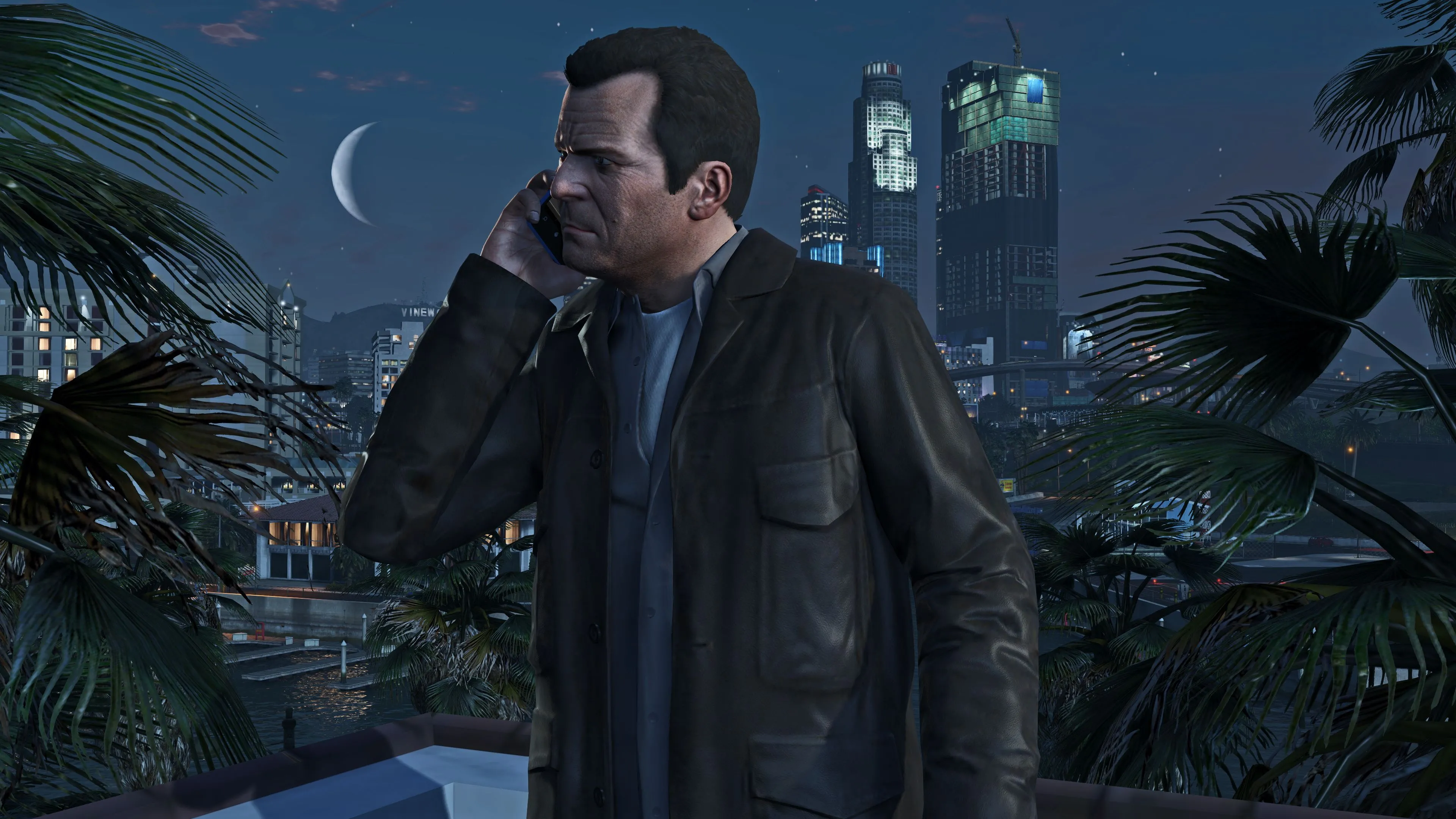 Nhân vật trong Grand Theft Auto V gọi điện ban đêm, minh họa bối cảnh phát triển game AAA.