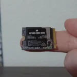 Ổ cứng SSD M.2 NVMe Corsair MP600 Core Mini với key M, minh họa kích thước nhỏ gọn.