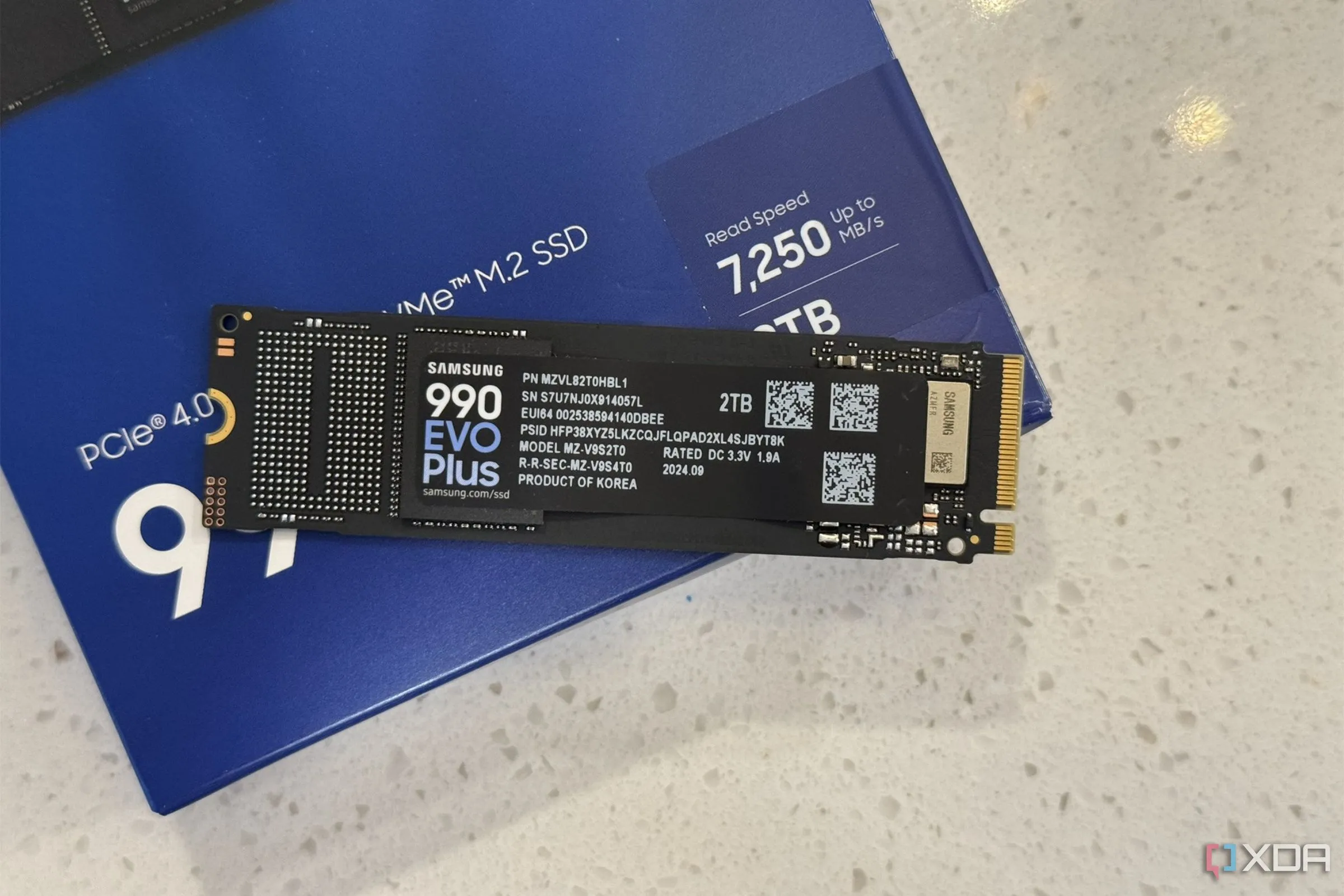 Ổ cứng SSD NVMe Samsung 990 Evo Plus trong hộp, đại diện cho giải pháp lưu trữ hiệu năng cao giúp tăng tốc độ tải game và cải thiện trải nghiệm chơi game.