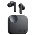 Tai nghe không dây CMF Buds của Nothing màu đen cùng hộp sạc vuông vắn, làm nổi bật thiết kế đặc trưng và logo CMF.