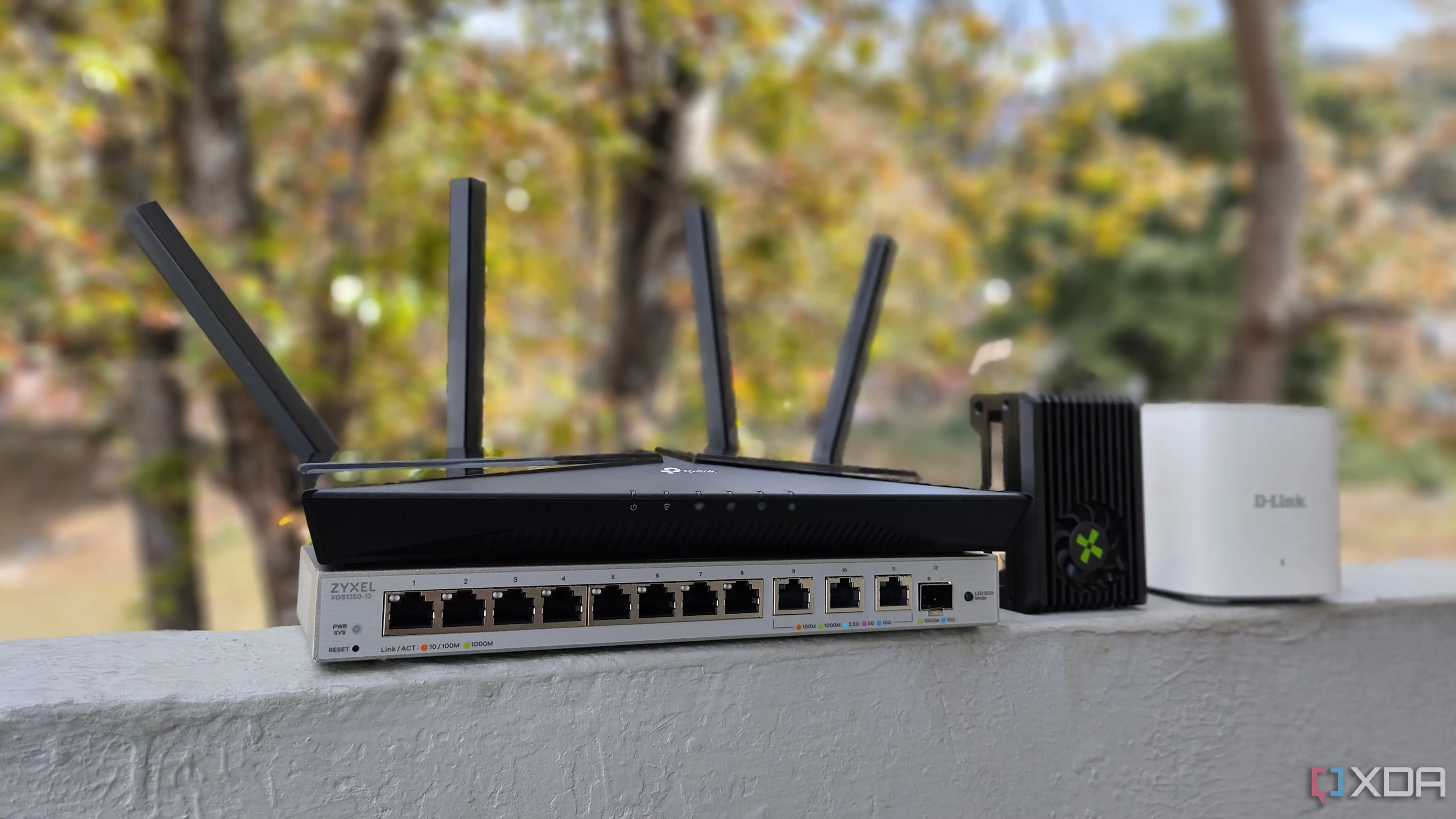 Thiết bị mạng: Router TP-Link, thiết bị mạng Zyxel và các thiết bị khác trong hệ thống