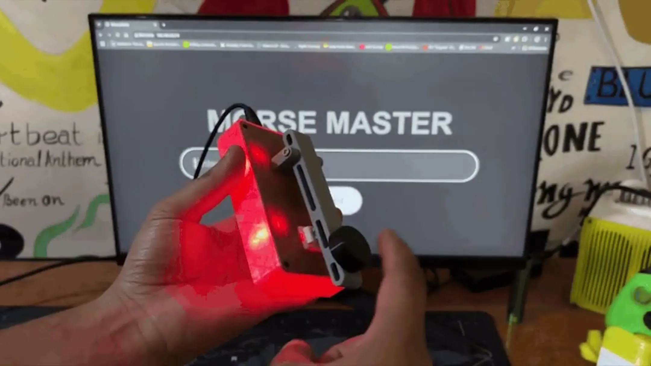 Thiết bị Morse Master Raspberry Pi hiển thị mã Morse bằng đèn LED cùng giao diện ứng dụng web
