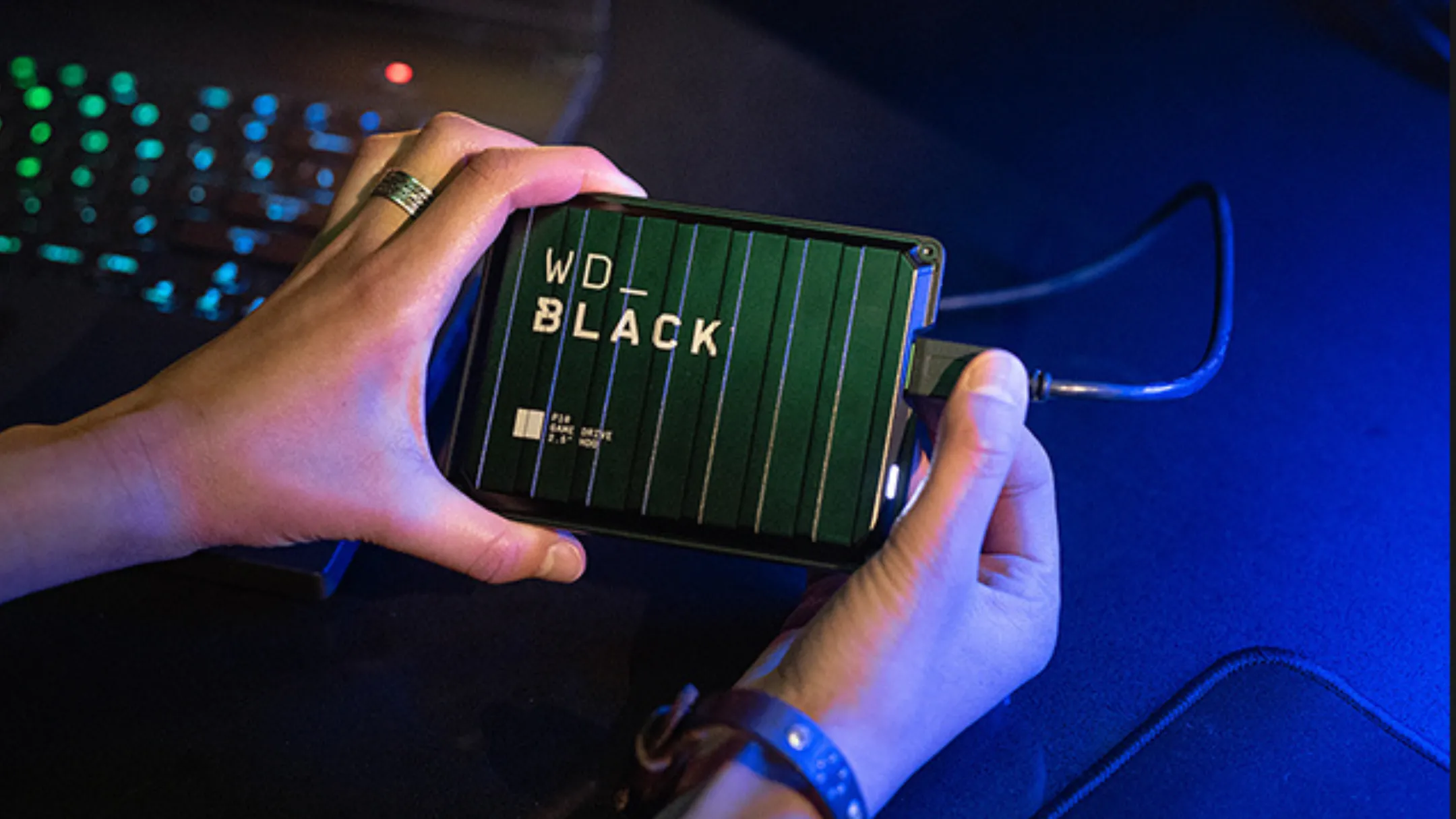 Thiết kế kim loại bền bỉ của ổ cứng WD_BLACK 4TB P10