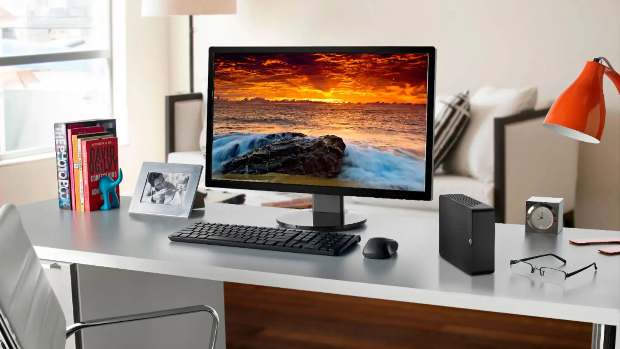 Thiết kế tối giản và cổng kết nối của ổ cứng để bàn Seagate Expansion