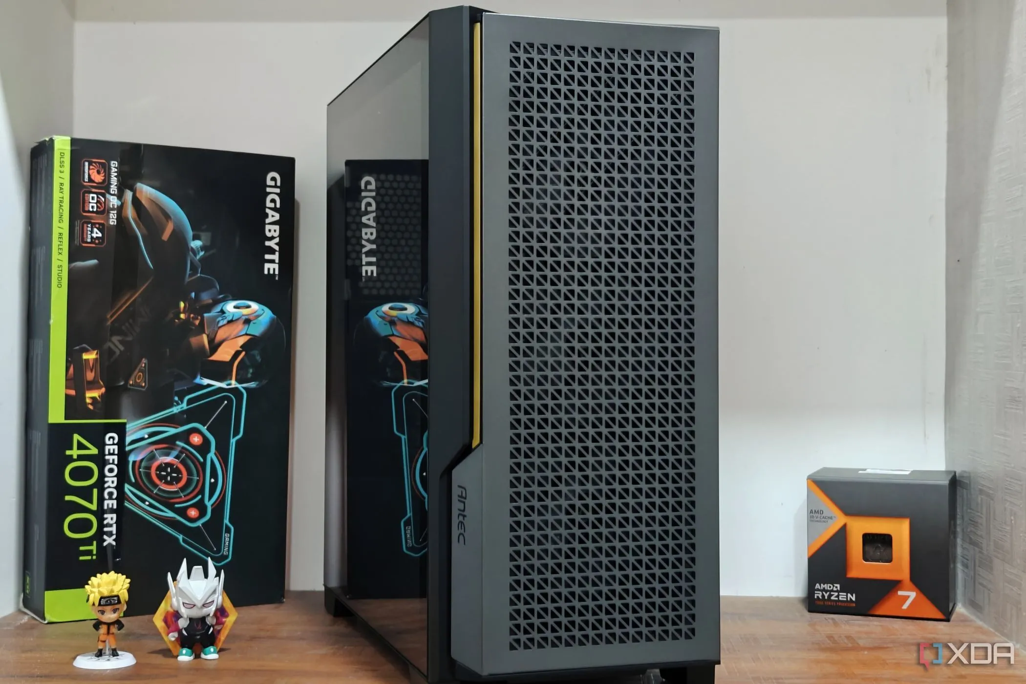 Vỏ case Antec P20C ARGB với thiết kế hiện đại, bên cạnh là card đồ họa và CPU rời, minh họa cho lựa chọn vỏ case PC giá rẻ nhưng chất lượng.